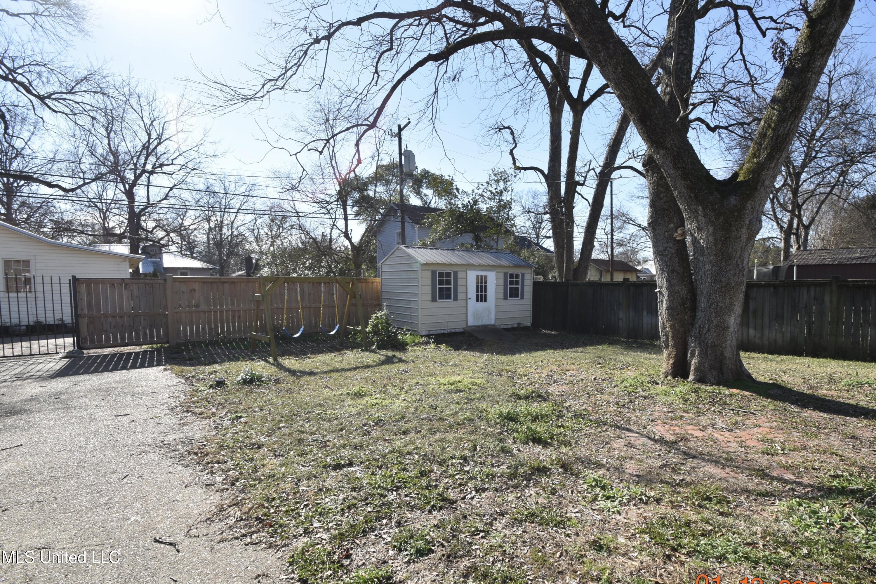 208 E Adams Avenue, Greenwood, Mississippi image 18