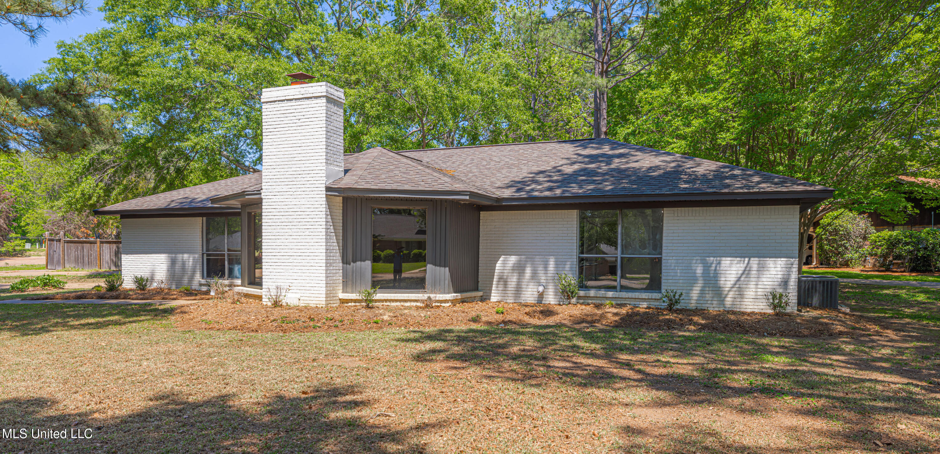 172 Stonegate Drive, Madison, Mississippi image 1