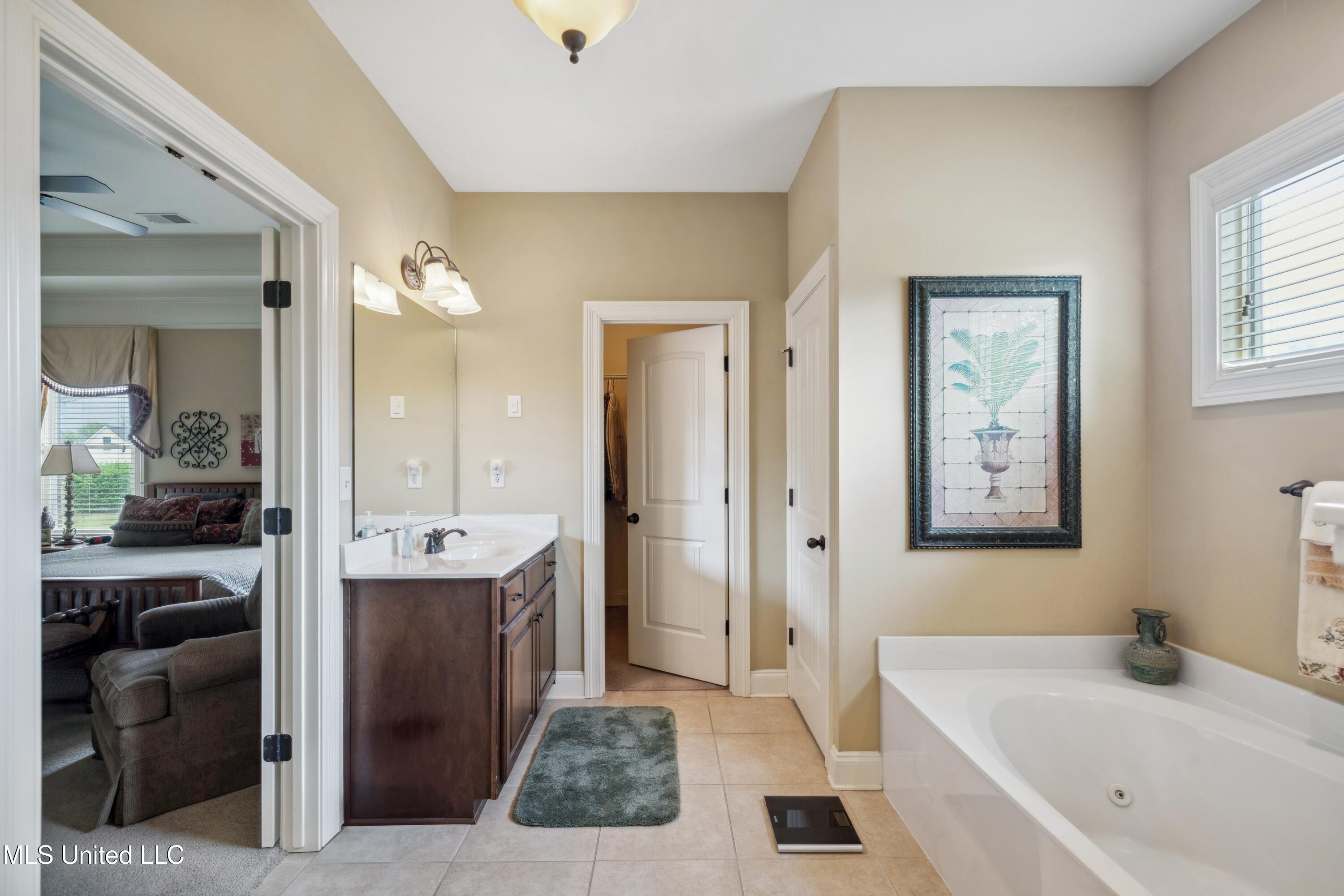 3922 Huntingdon Lane, Hernando, Mississippi image 13
