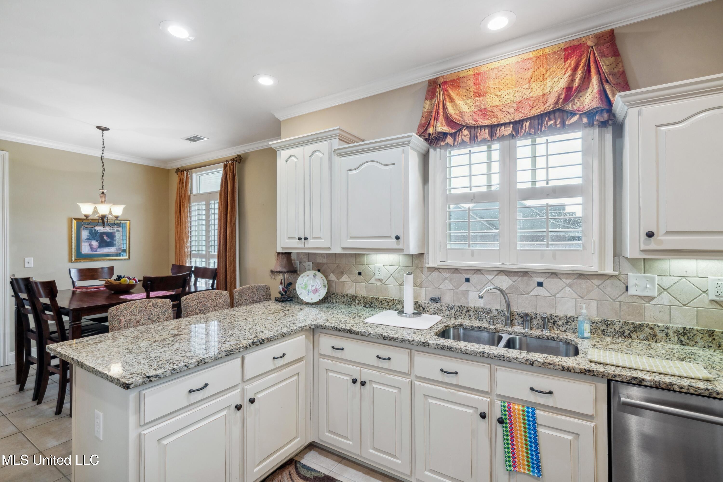 3922 Huntingdon Lane, Hernando, Mississippi image 9