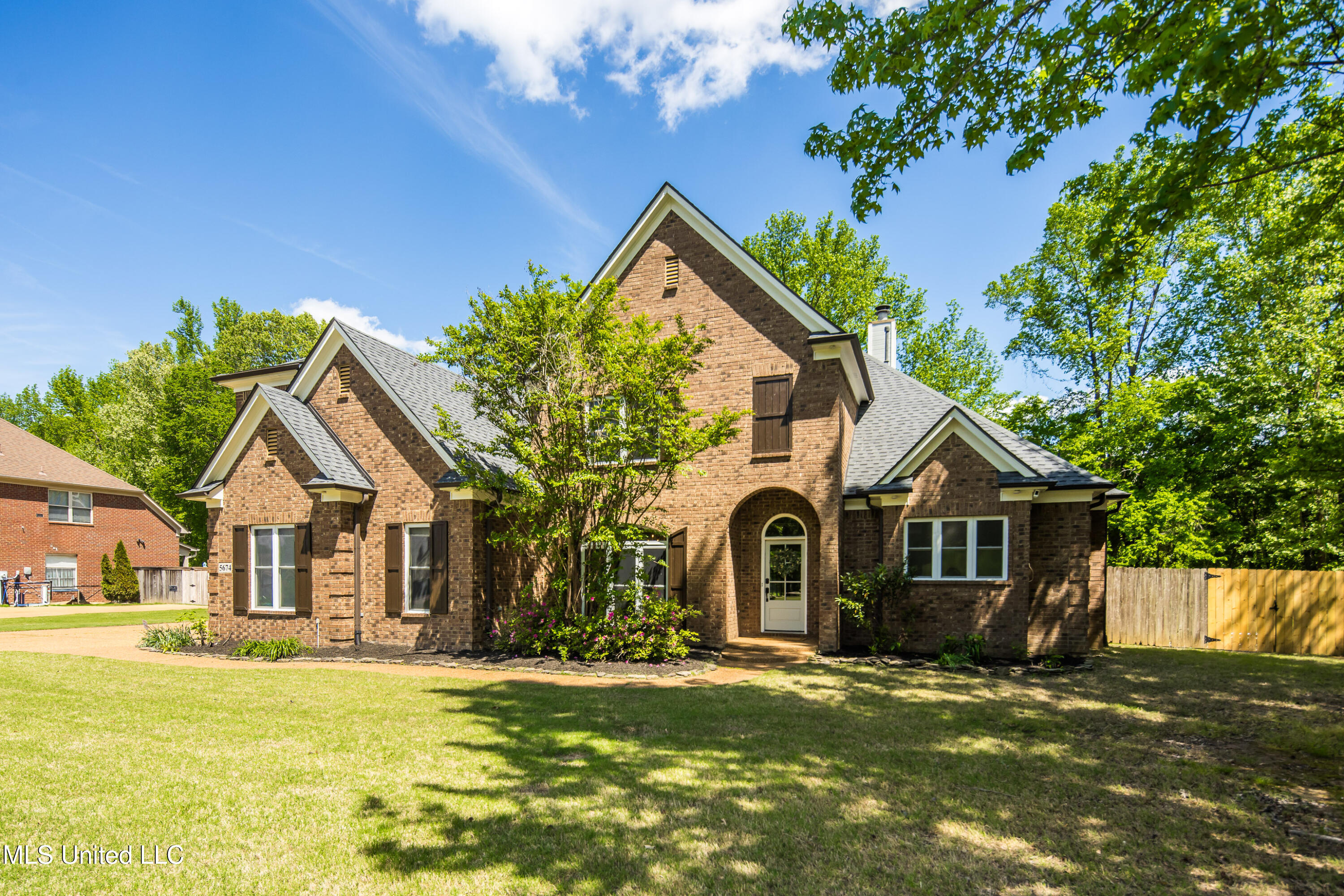 5674 E Santa Fe Drive, Olive Branch, Mississippi image 1
