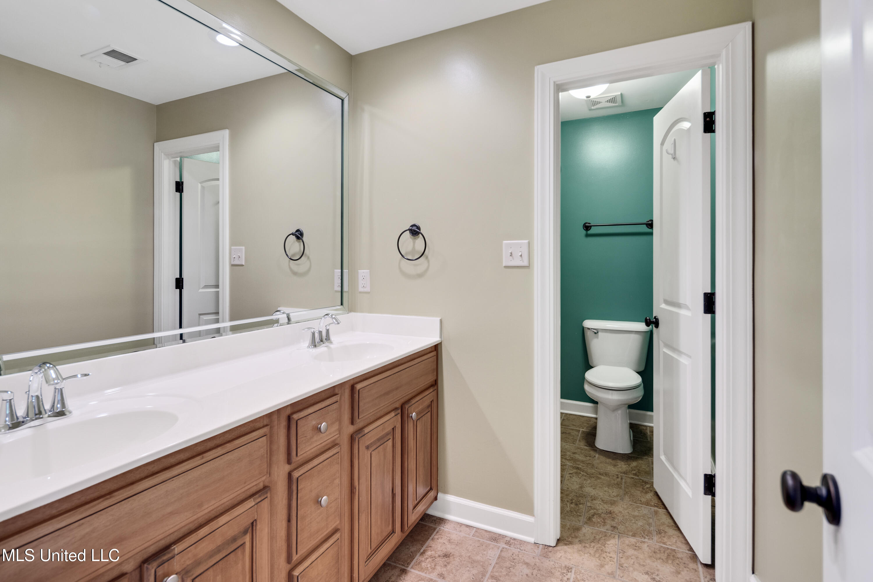 5674 E Santa Fe Drive, Olive Branch, Mississippi image 38