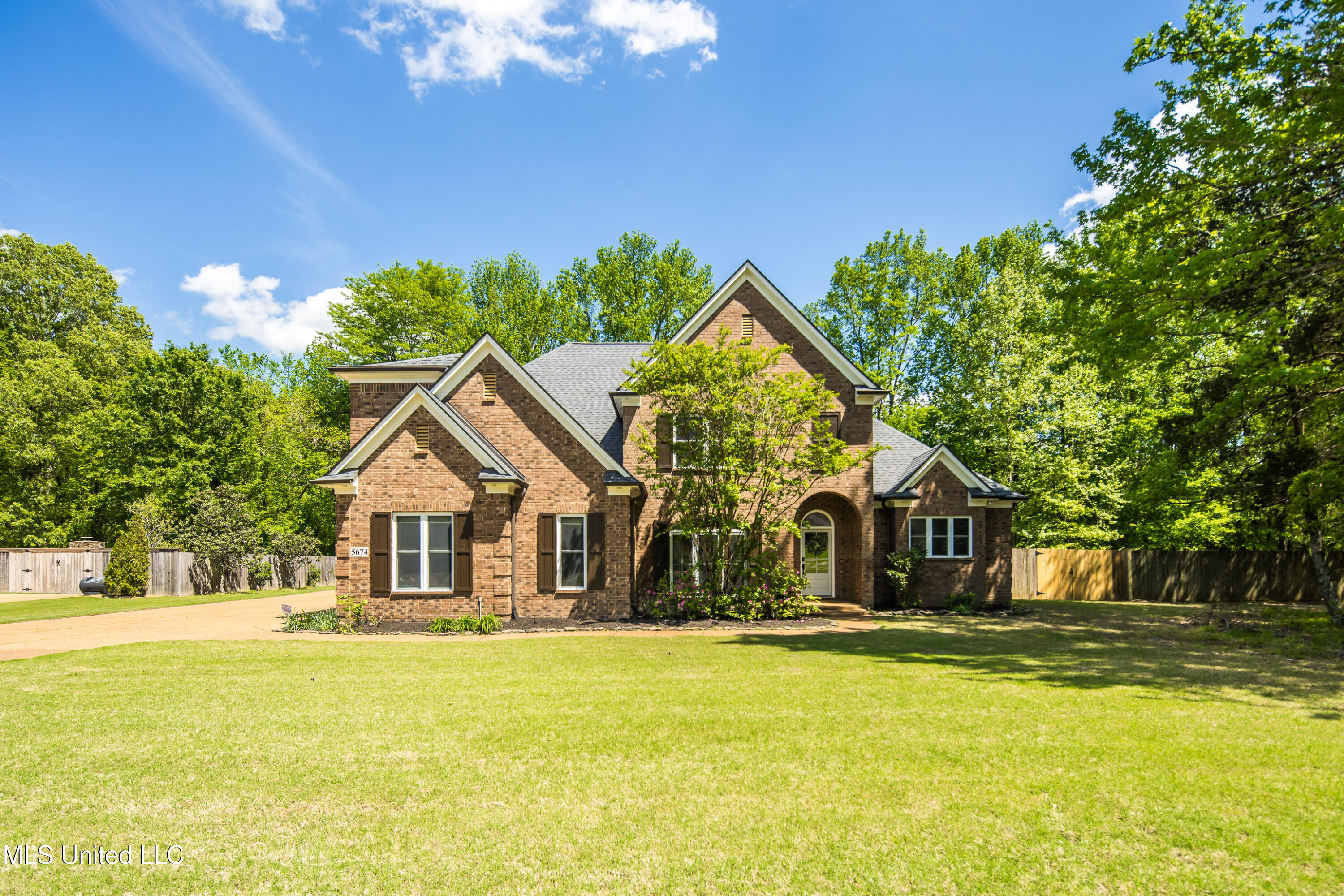 5674 E Santa Fe Drive, Olive Branch, Mississippi image 2