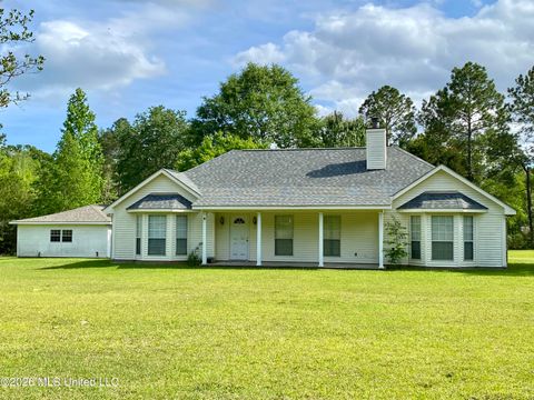 Homes For Sale - 7 Hummingbird Lane<br/> Carriere, MS 39426