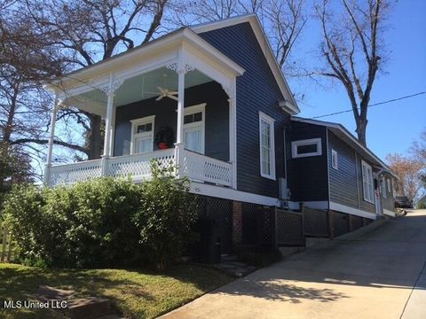 Homes For Sale - 24 Cemetery Road<br/> Adams County, Natchez, MS 39120