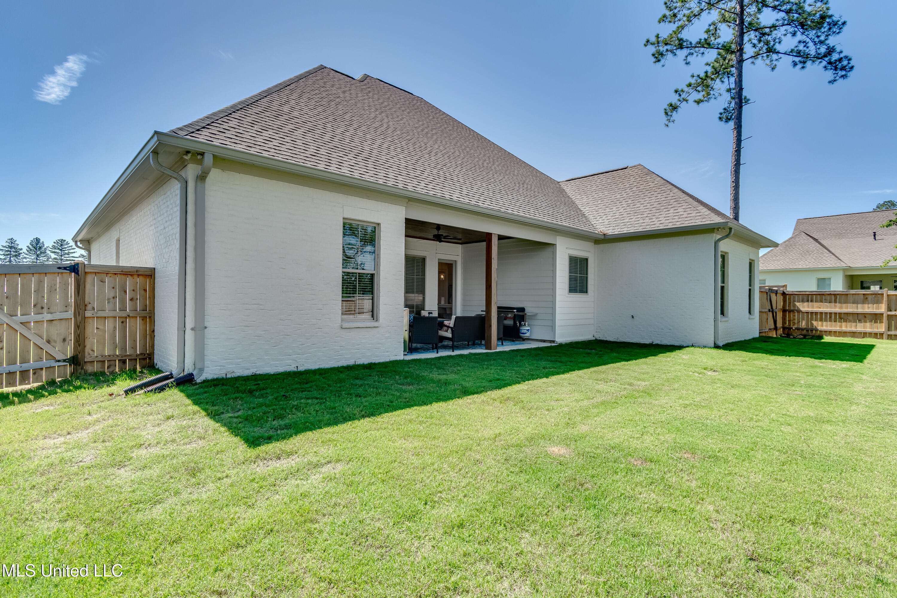 Madison, Mississippi 39110, United States, 4 Bedrooms Bedrooms, ,3 BathroomsBathrooms,Residential,Pending,135654