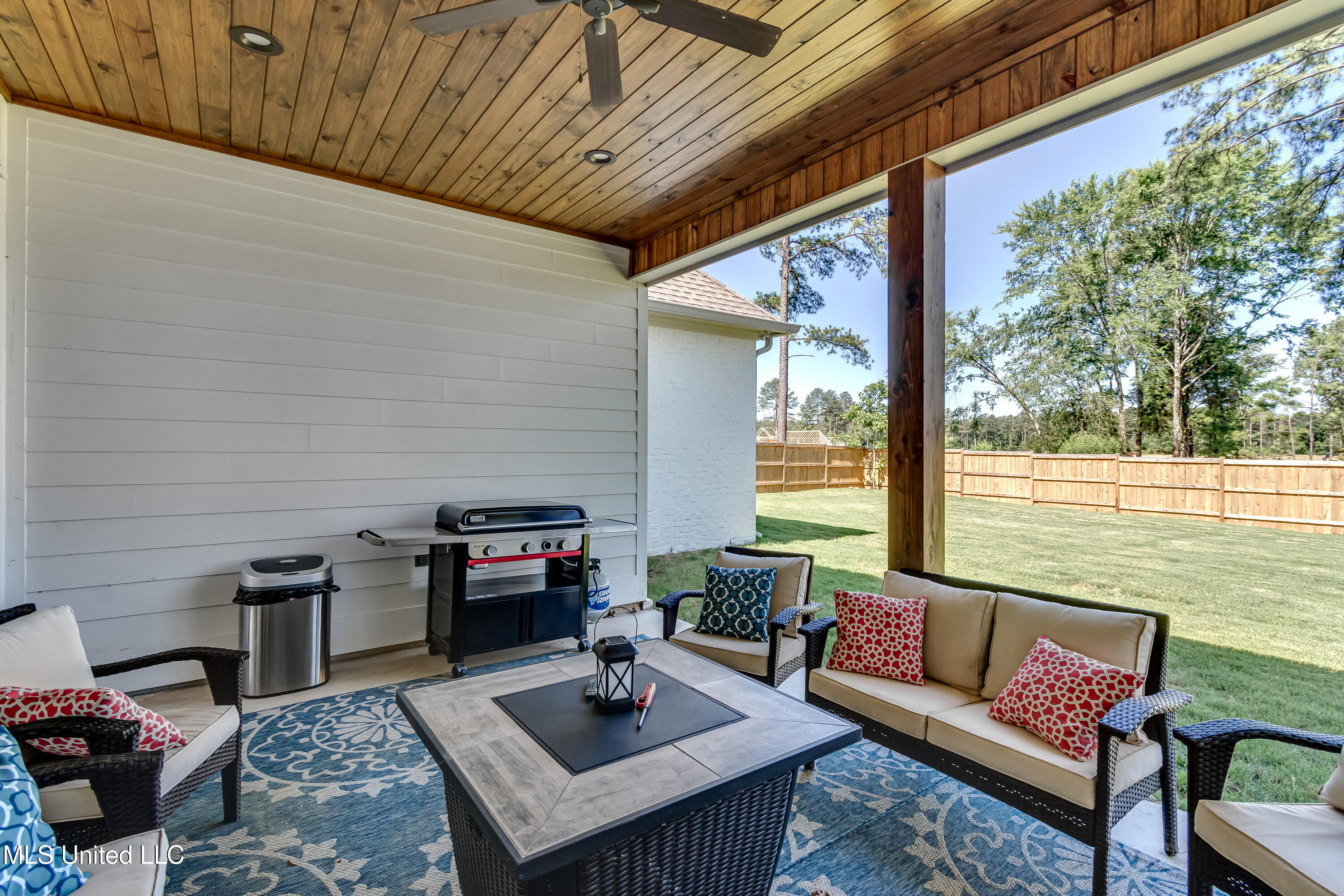 Madison, Mississippi 39110, United States, 4 Bedrooms Bedrooms, ,3 BathroomsBathrooms,Residential,Pending,135654