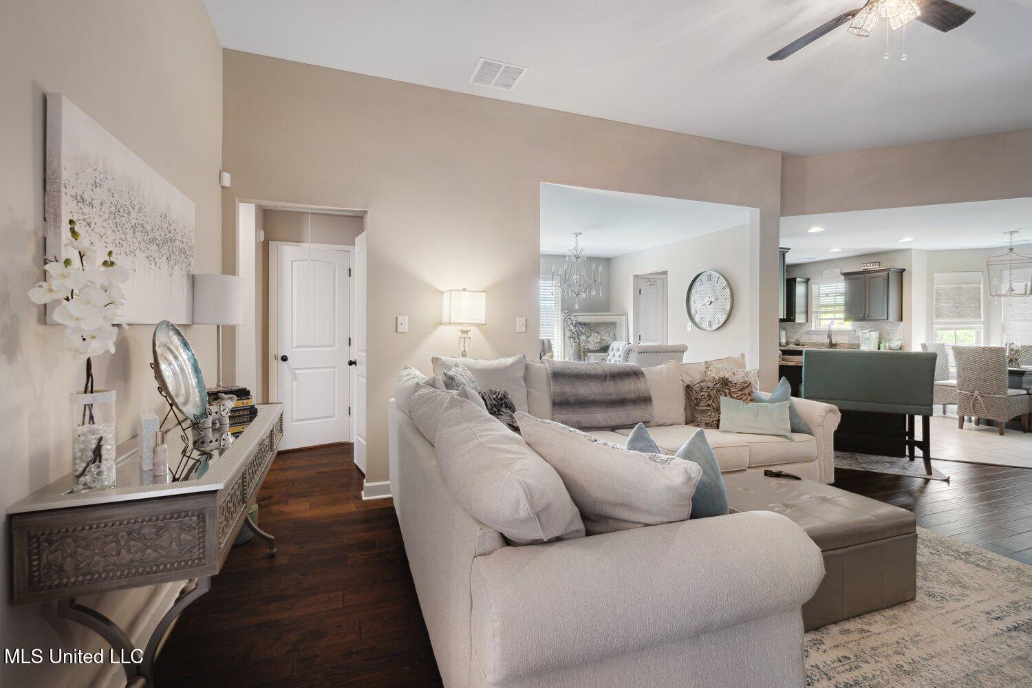 8053 Switzer Drive, Southaven, Mississippi image 3