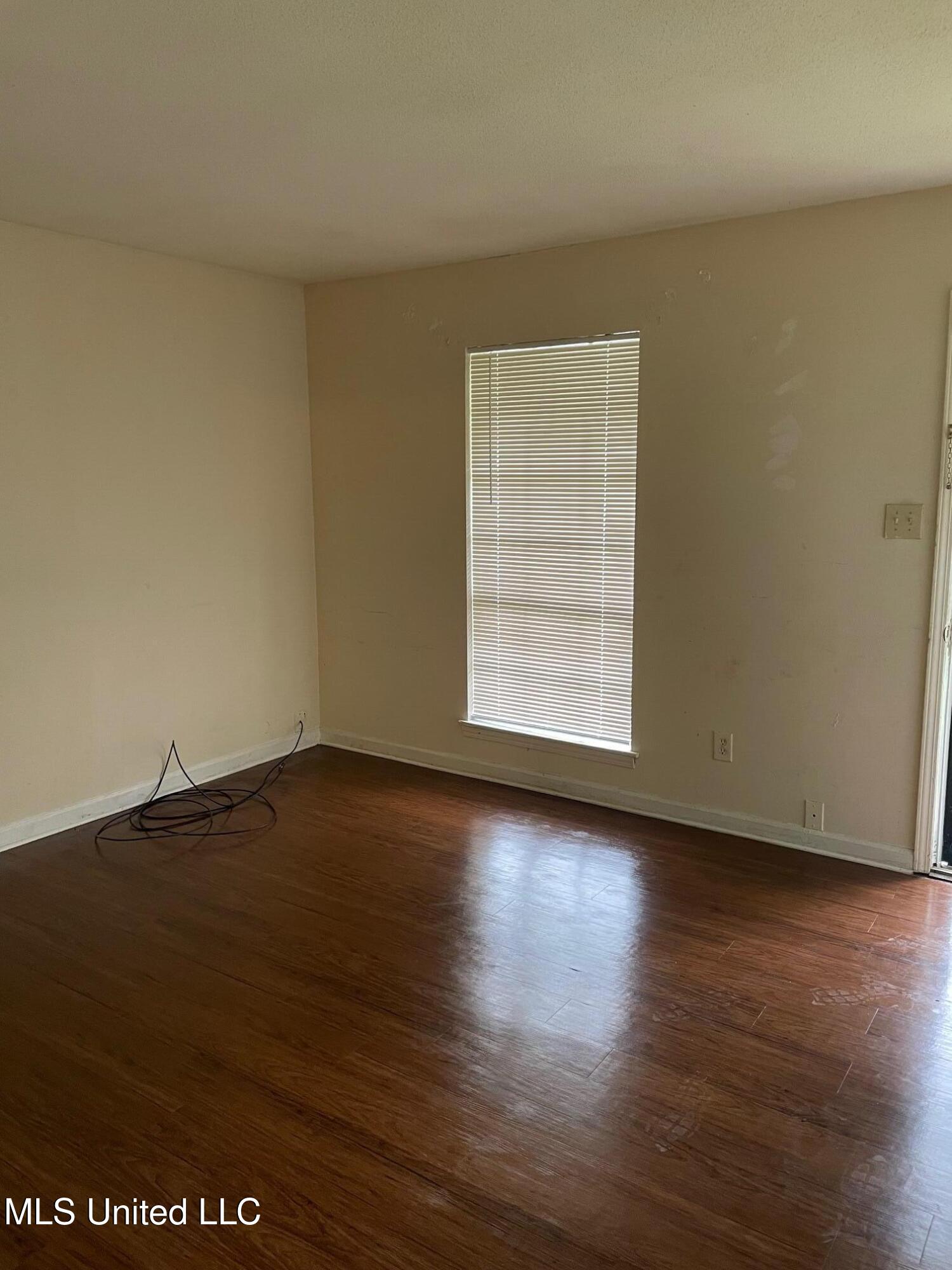 213 Hillbrook Drive, Southaven, Mississippi image 2