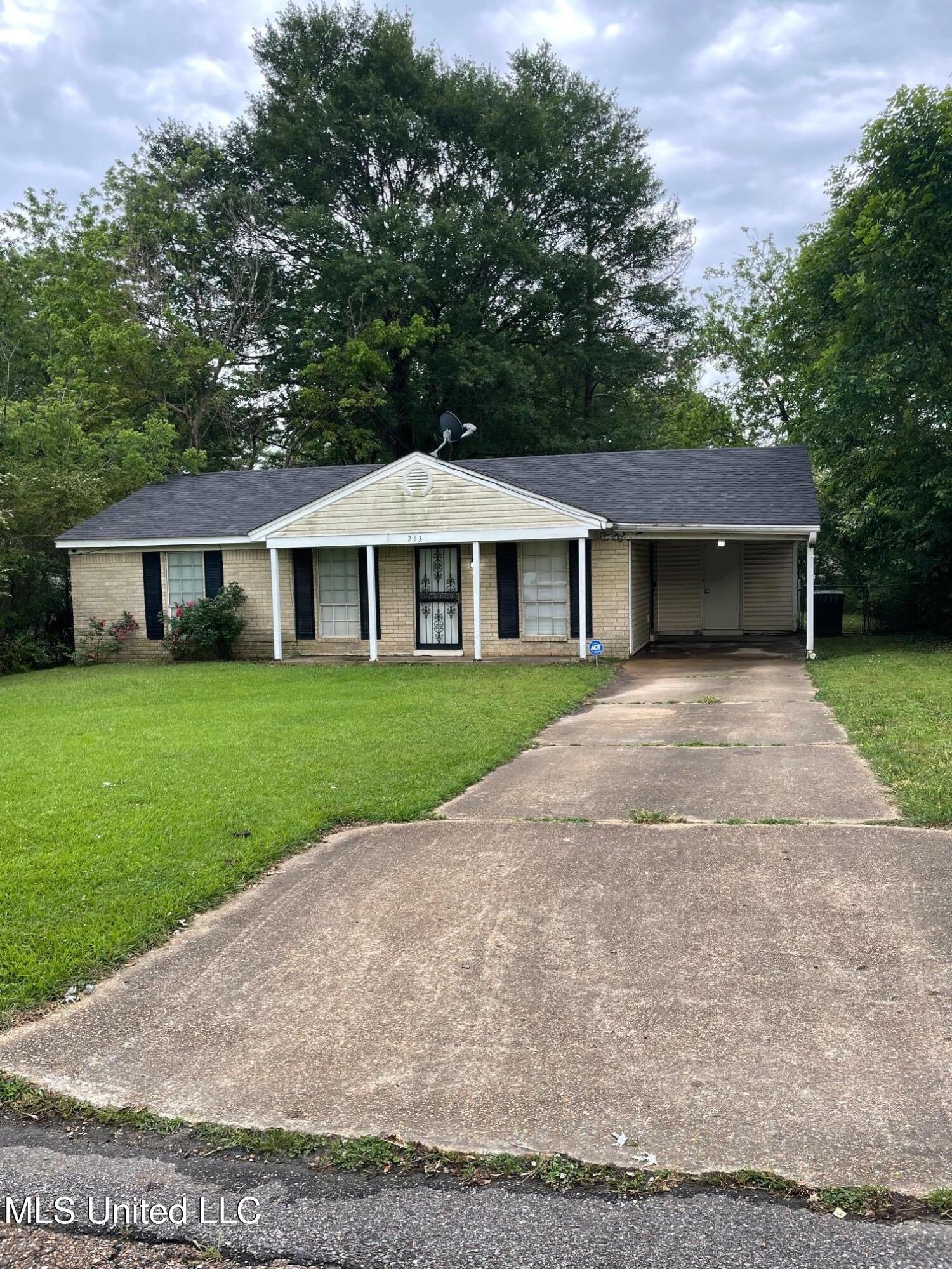 213 Hillbrook Drive, Southaven, Mississippi image 1