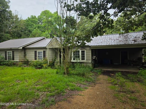 Homes For Sale - 2122 New Hope Road<br/> Lowndes County, Columbus, MS 39702