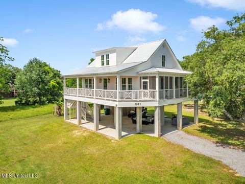Homes For Sale - 641 N Beach Boulevard<br/> Hancock County, Bay Saint Louis, MS 39520