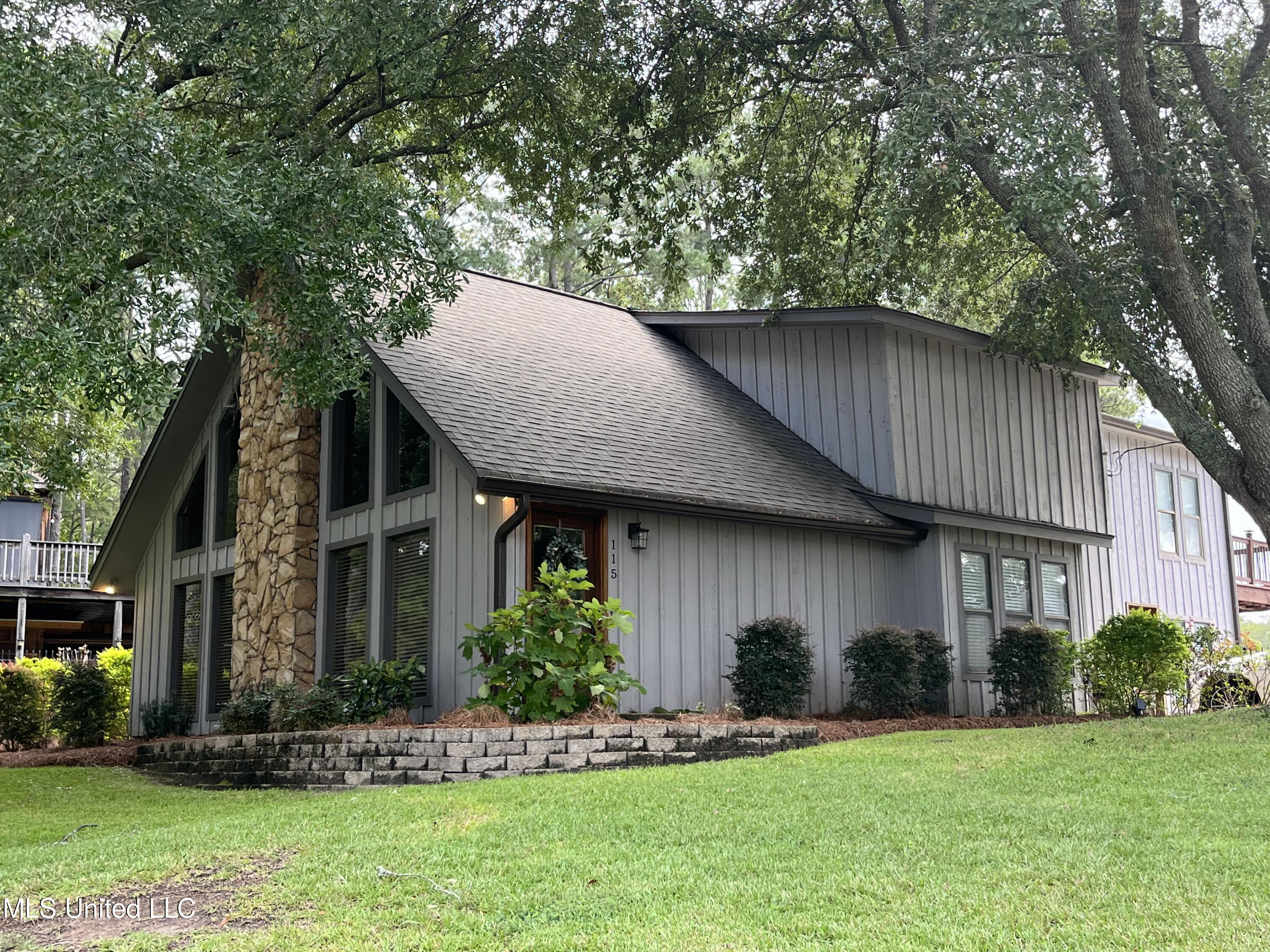 115 Lakeland Drive, Florence, Mississippi image 1