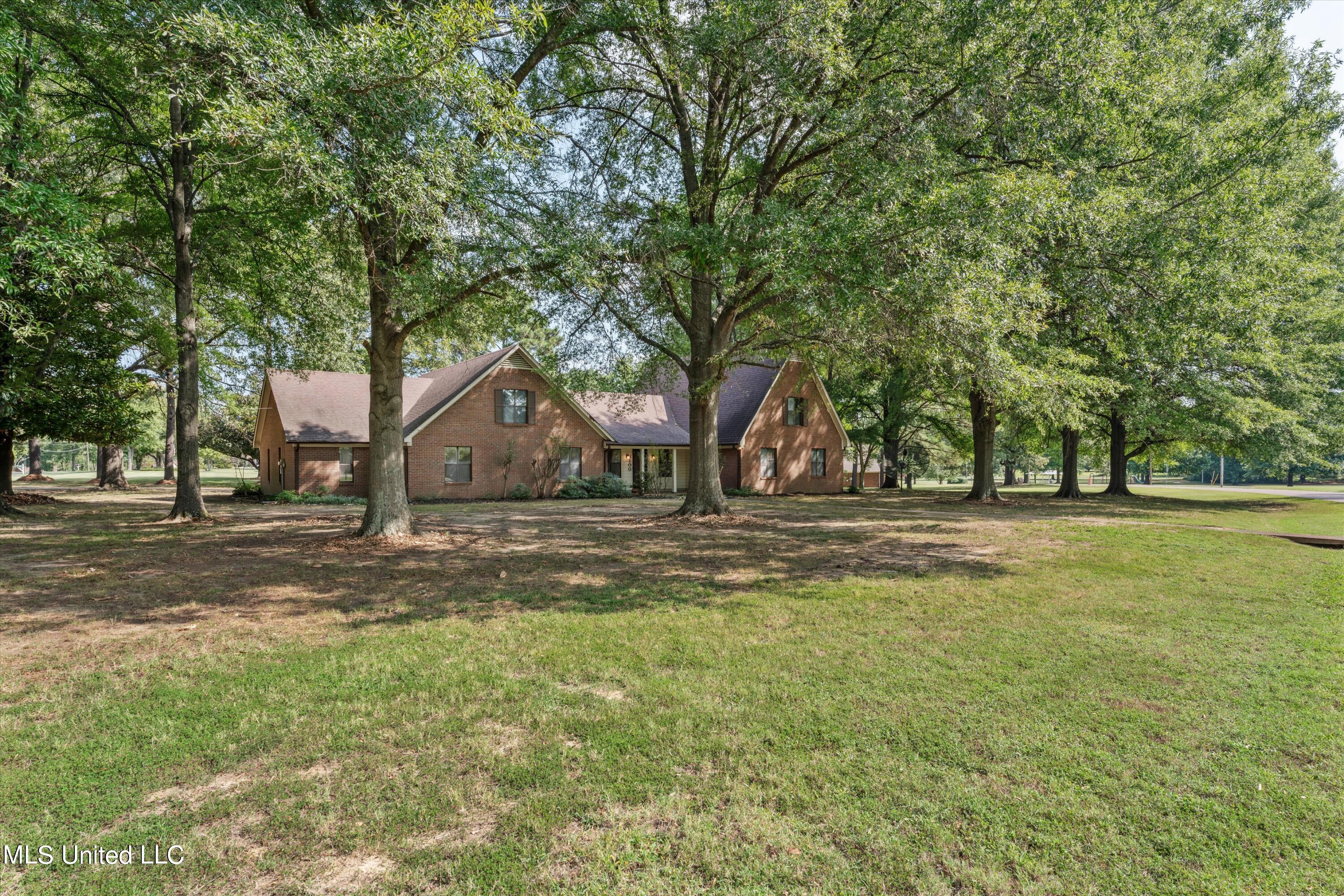 3100 Shady Oaks Drive, Olive Branch, Mississippi image 2