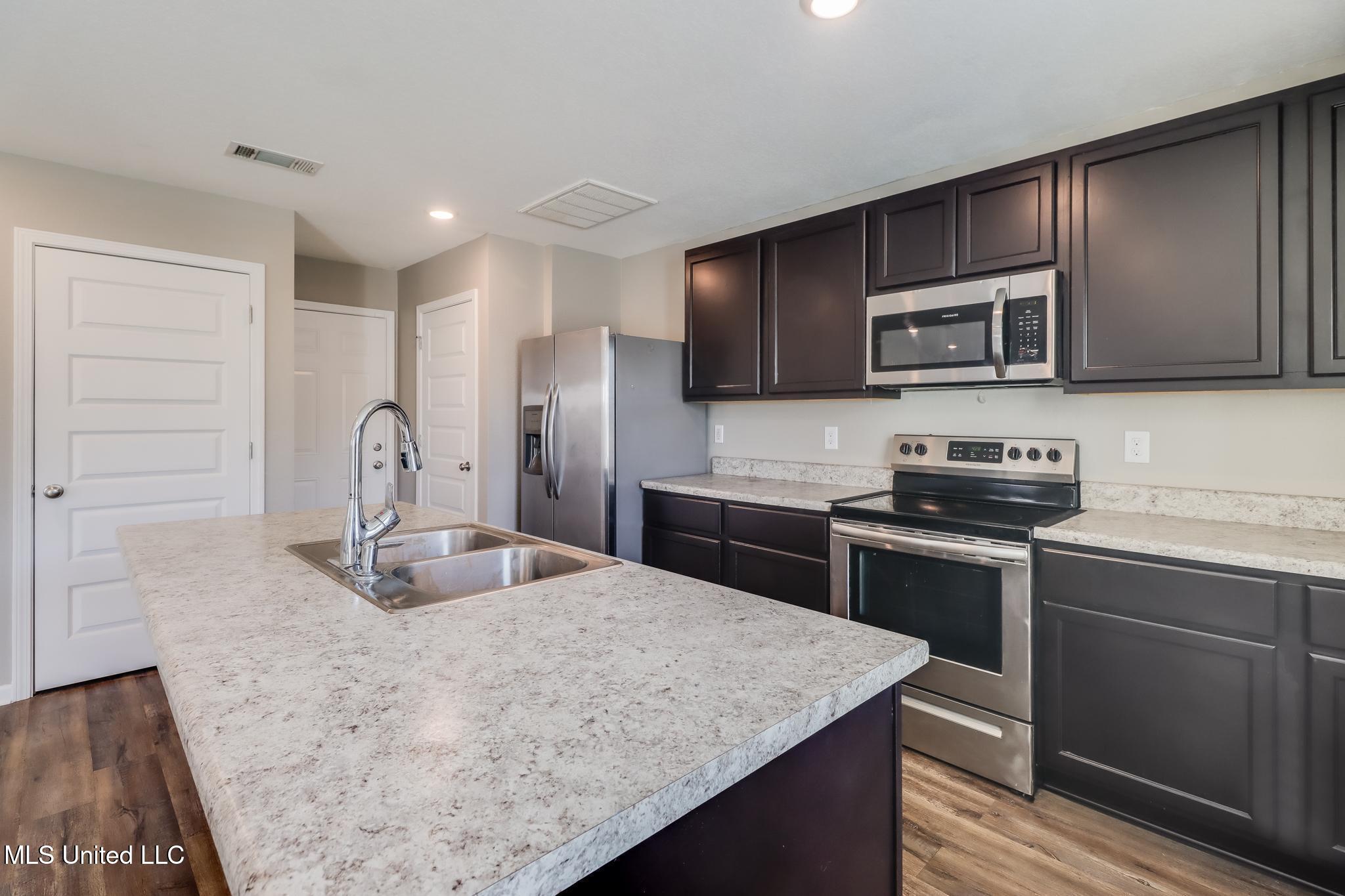 536 W Marigold Drive, Long Beach, Mississippi image 12