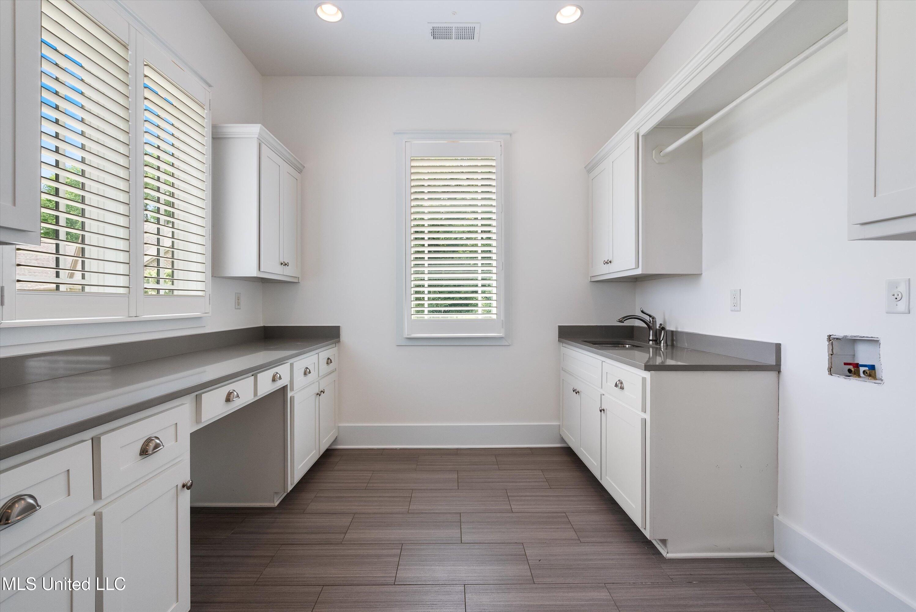 4494 Pleasant Breeze Drive, Olive Branch, Mississippi image 19