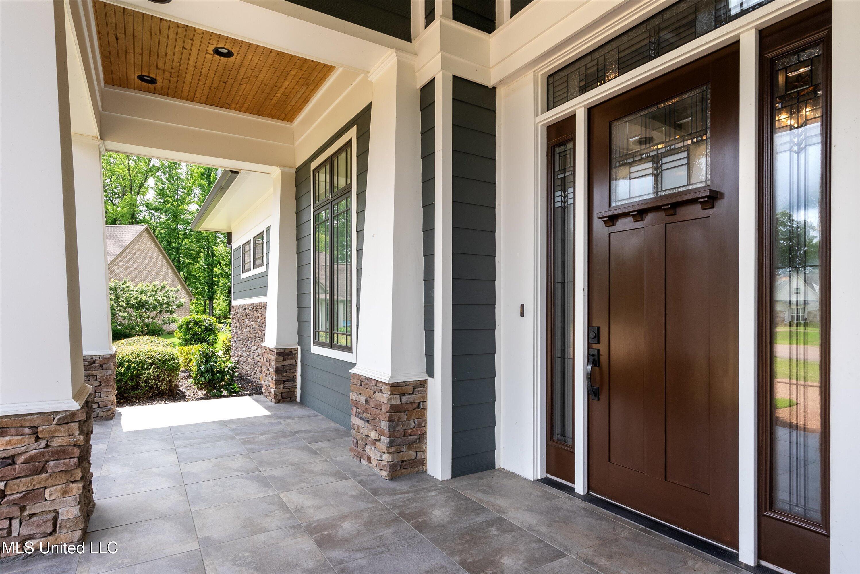 4494 Pleasant Breeze Drive, Olive Branch, Mississippi image 3