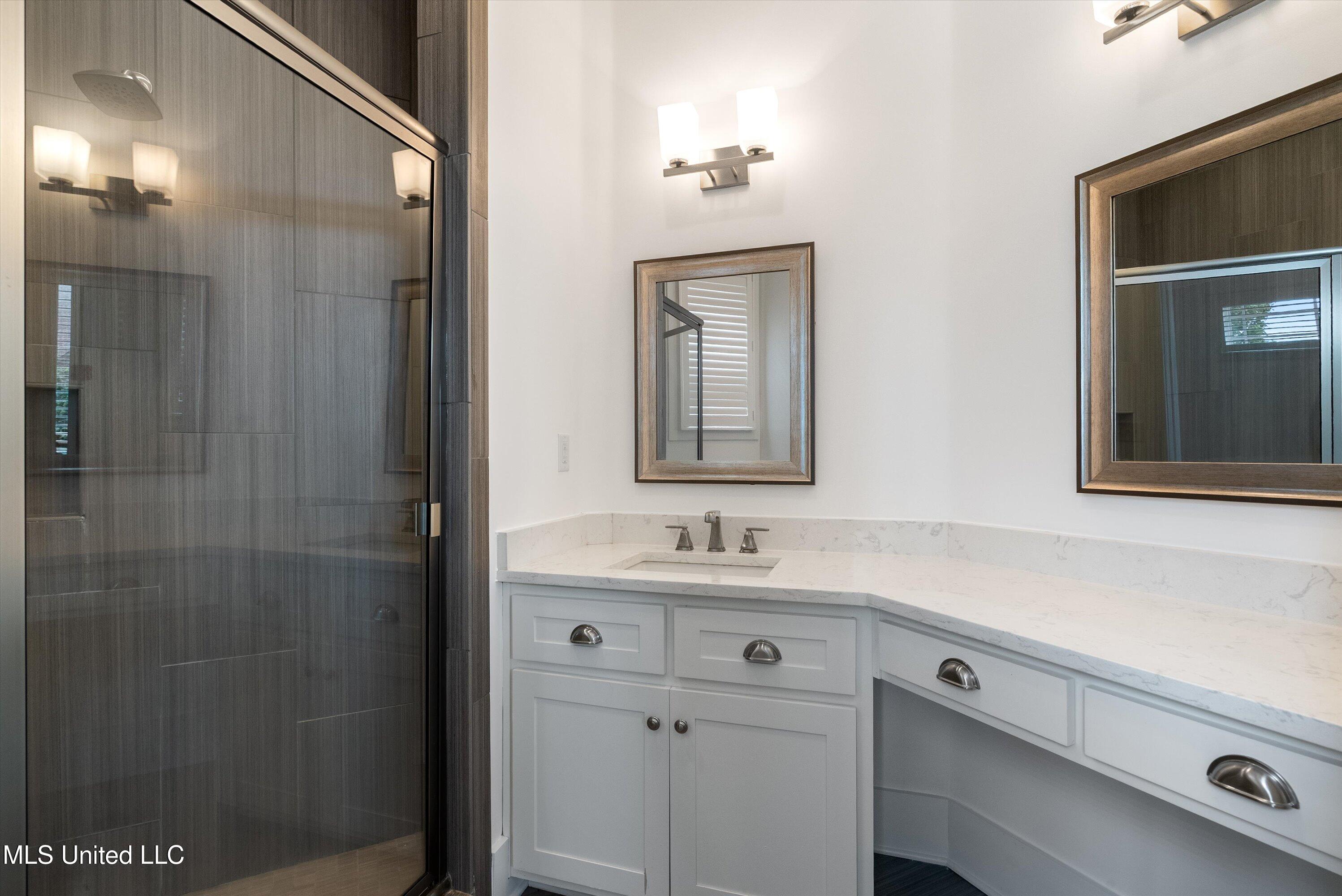 4494 Pleasant Breeze Drive, Olive Branch, Mississippi image 28