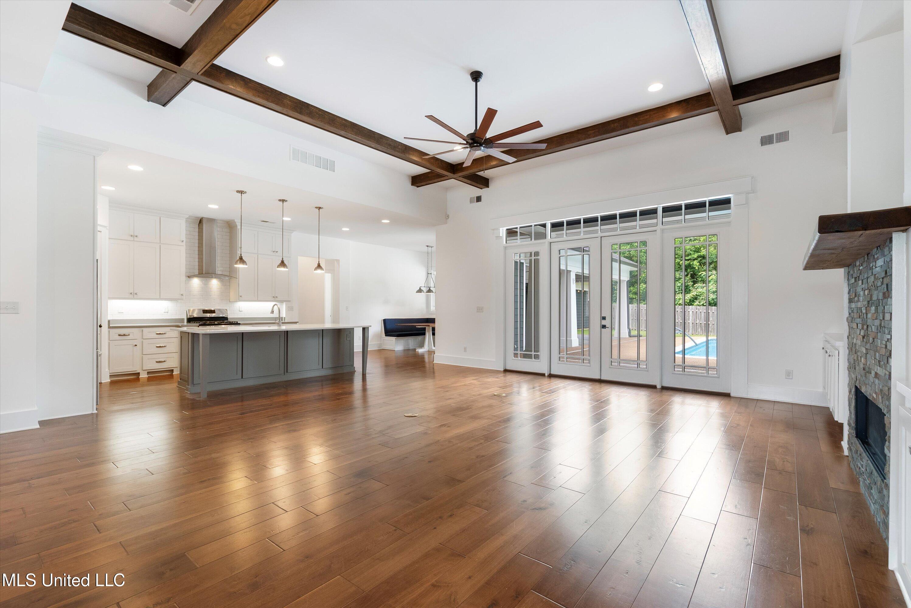 4494 Pleasant Breeze Drive, Olive Branch, Mississippi image 12