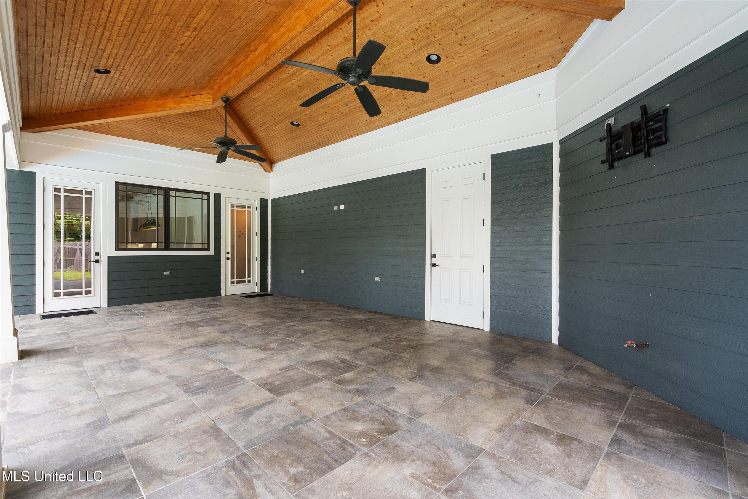 4494 Pleasant Breeze Drive, Olive Branch, Mississippi image 32