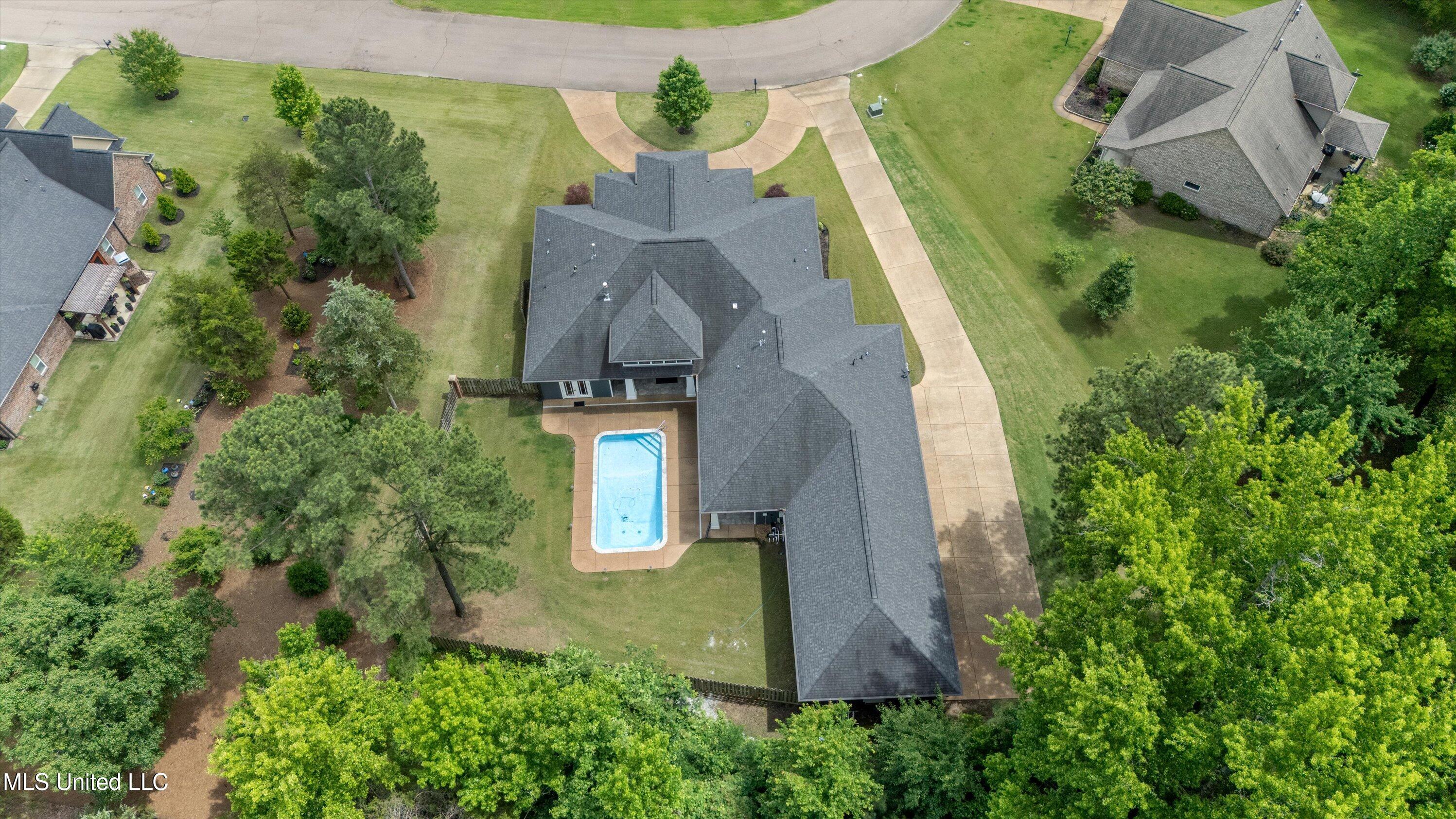 4494 Pleasant Breeze Drive, Olive Branch, Mississippi image 40