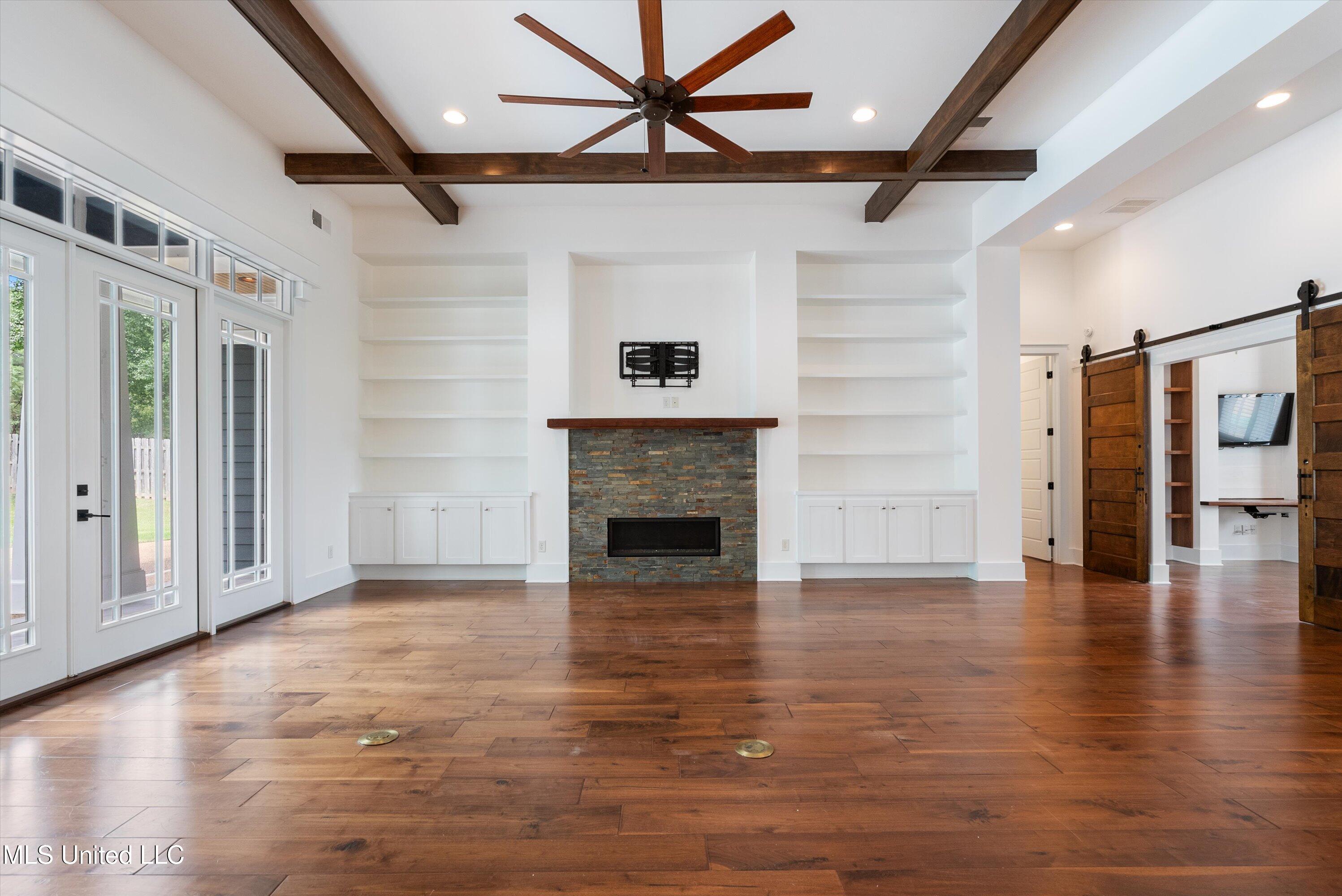 4494 Pleasant Breeze Drive, Olive Branch, Mississippi image 11