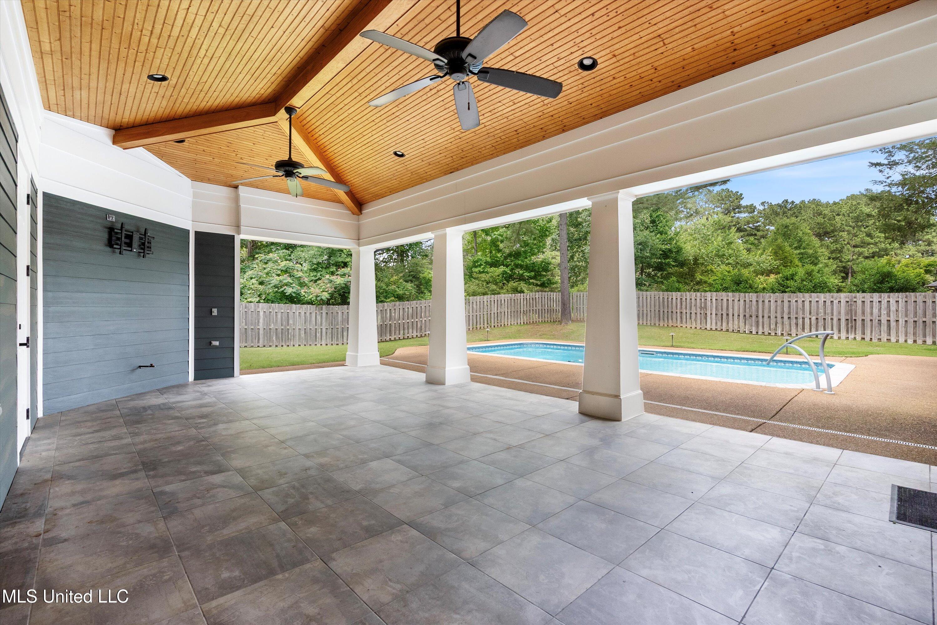 4494 Pleasant Breeze Drive, Olive Branch, Mississippi image 33