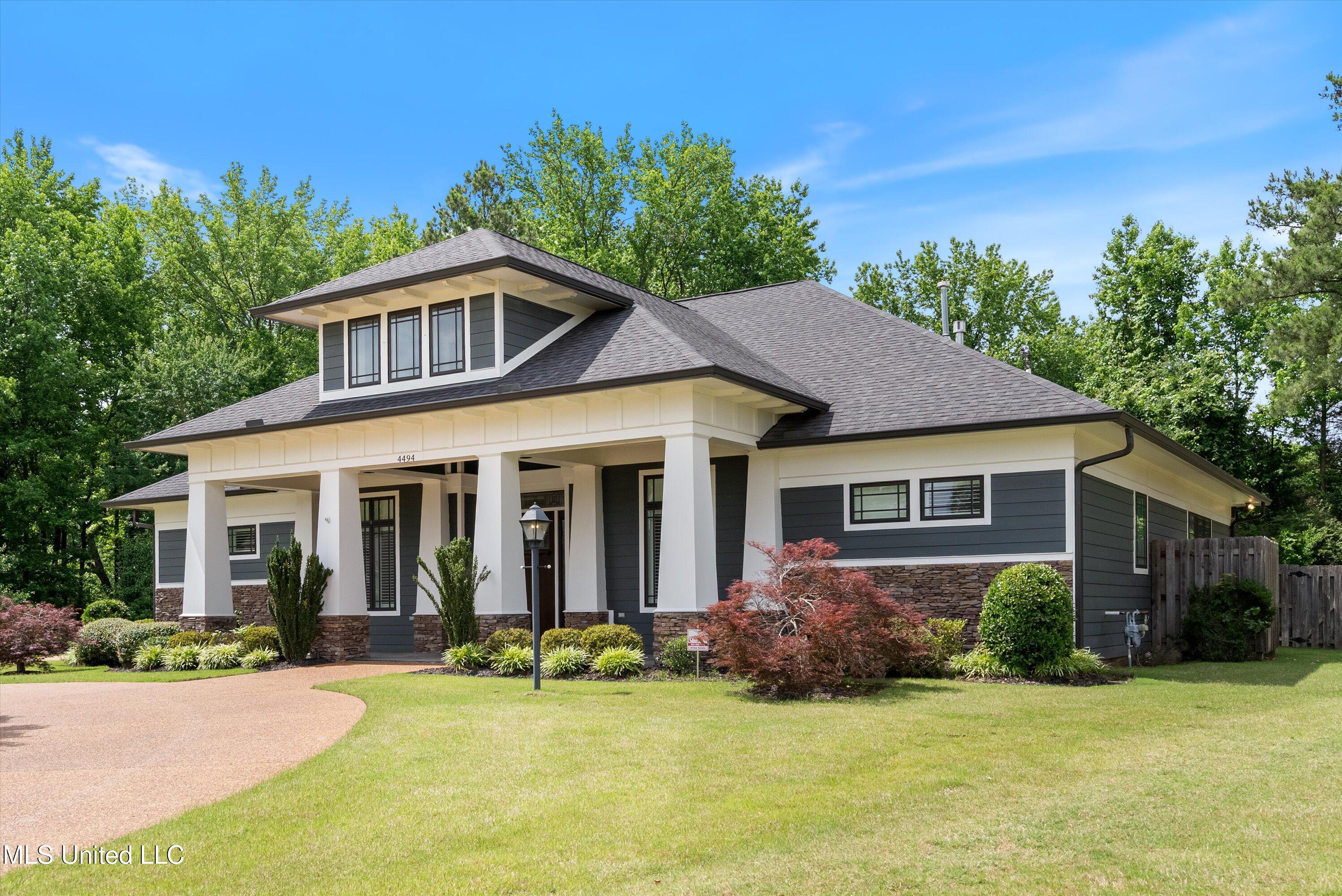 4494 Pleasant Breeze Drive, Olive Branch, Mississippi image 1