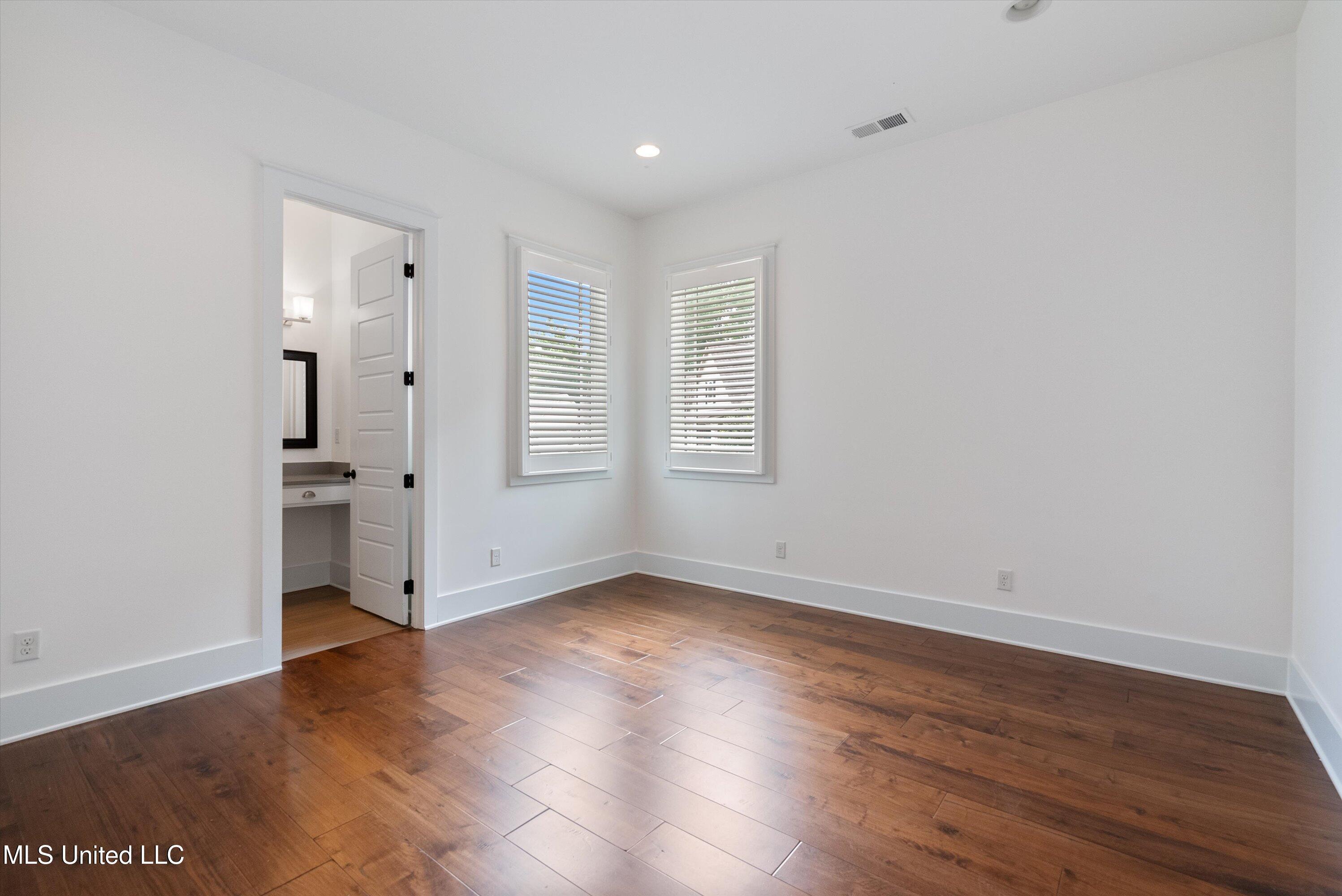 4494 Pleasant Breeze Drive, Olive Branch, Mississippi image 29