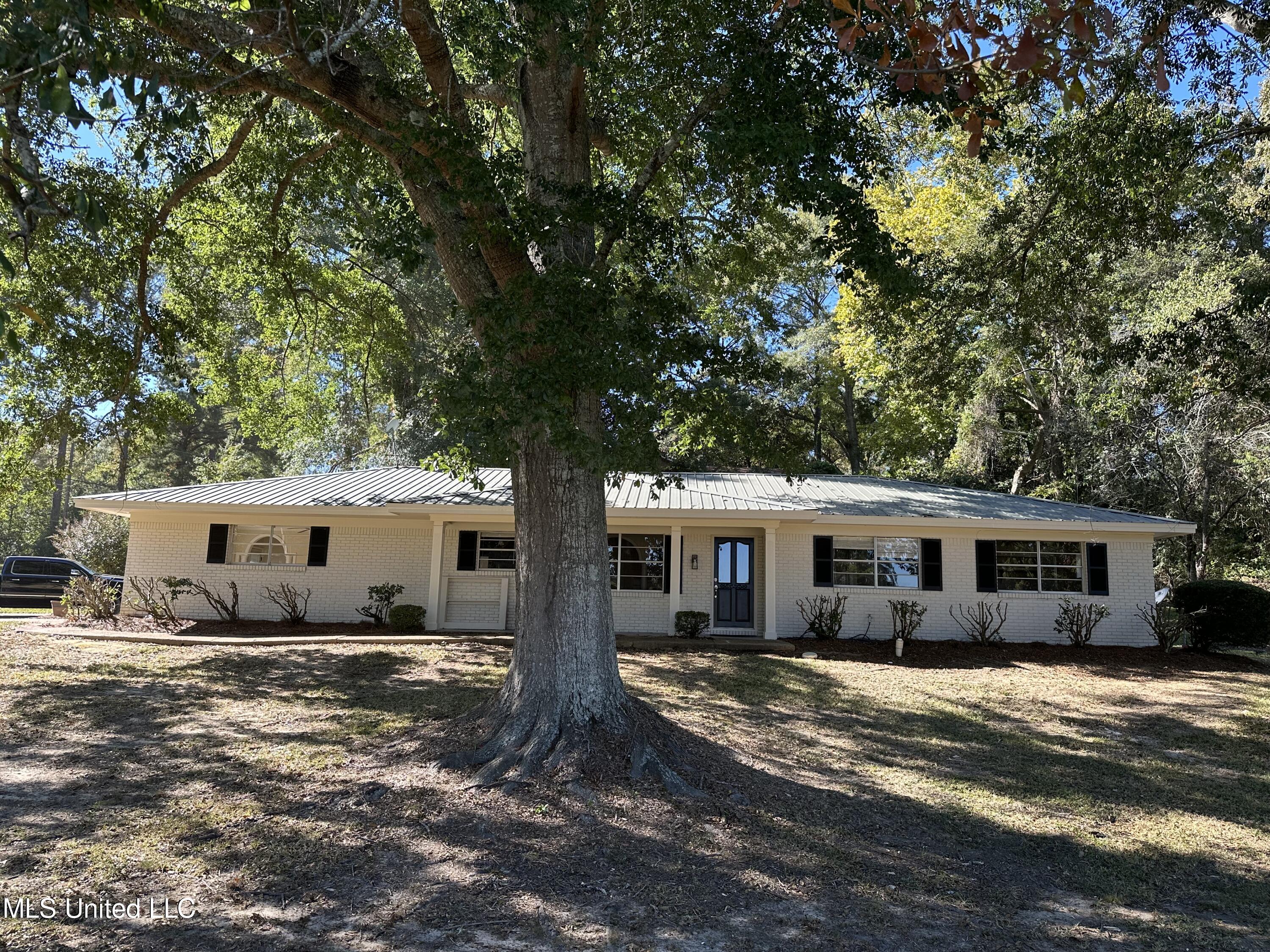 1002 Mark Drive, Mendenhall, Mississippi image 1