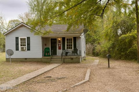 Homes For Sale - 220 Rogers Circle<br/> Brookhaven, MS 39601