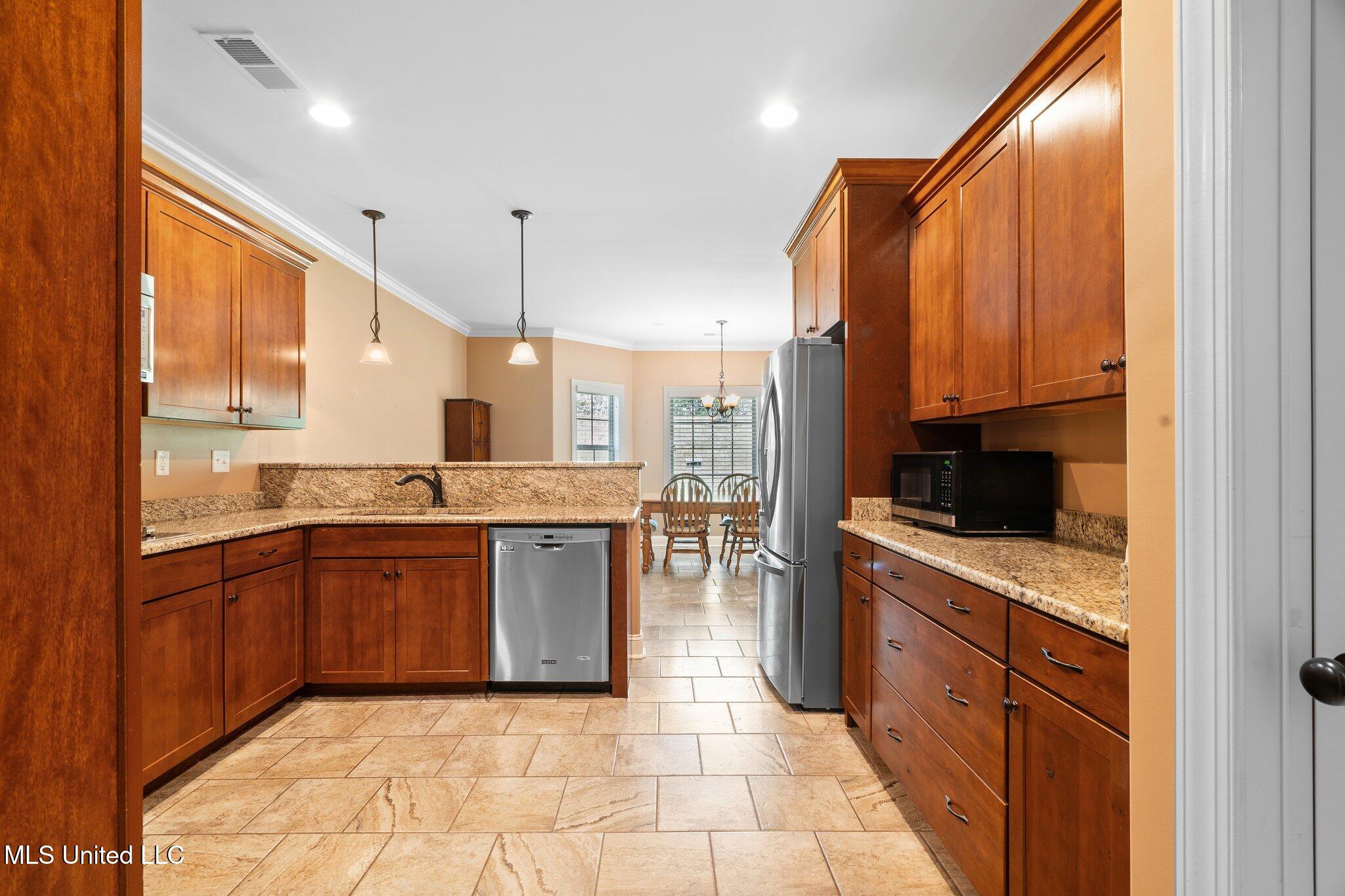650 Bouldercrest Drive, Southaven, Mississippi image 23
