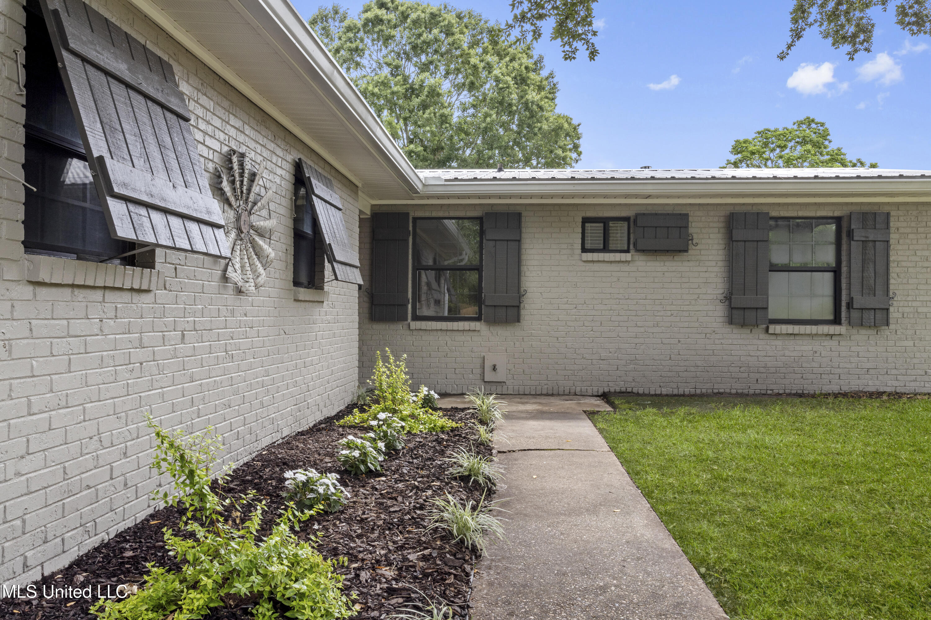 2604 Fernwood Street, Pascagoula, Mississippi image 2