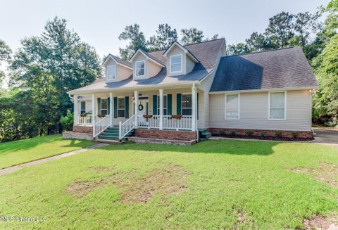 Homes For Sale - 9520 Kalikimaka Place<br/> Diamondhead, MS 39525
