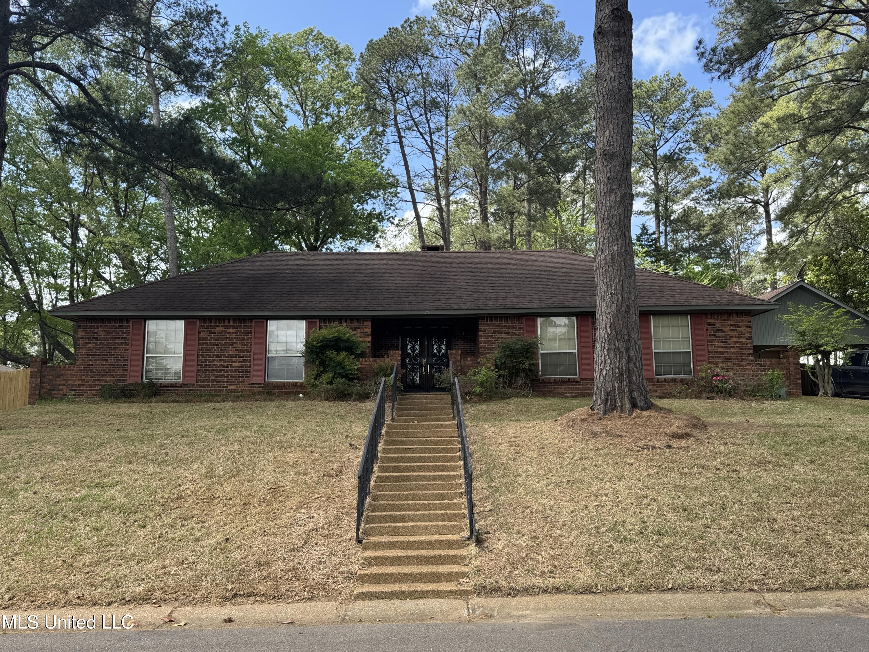 45 Stonegate Drive, Brandon, Mississippi image 1