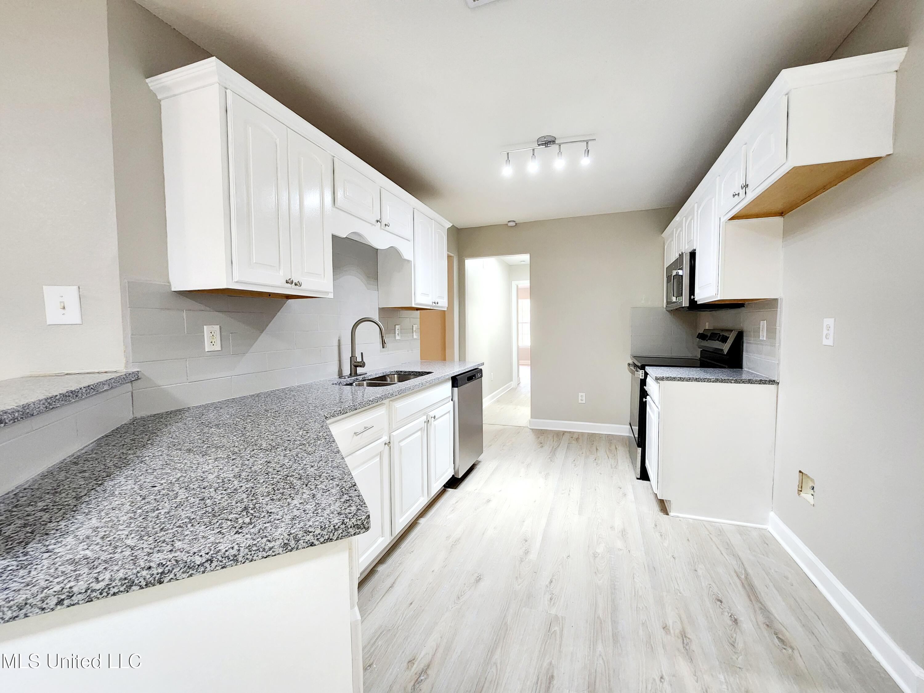1812 Burnt Oak Drive, Ocean Springs, Mississippi image 16