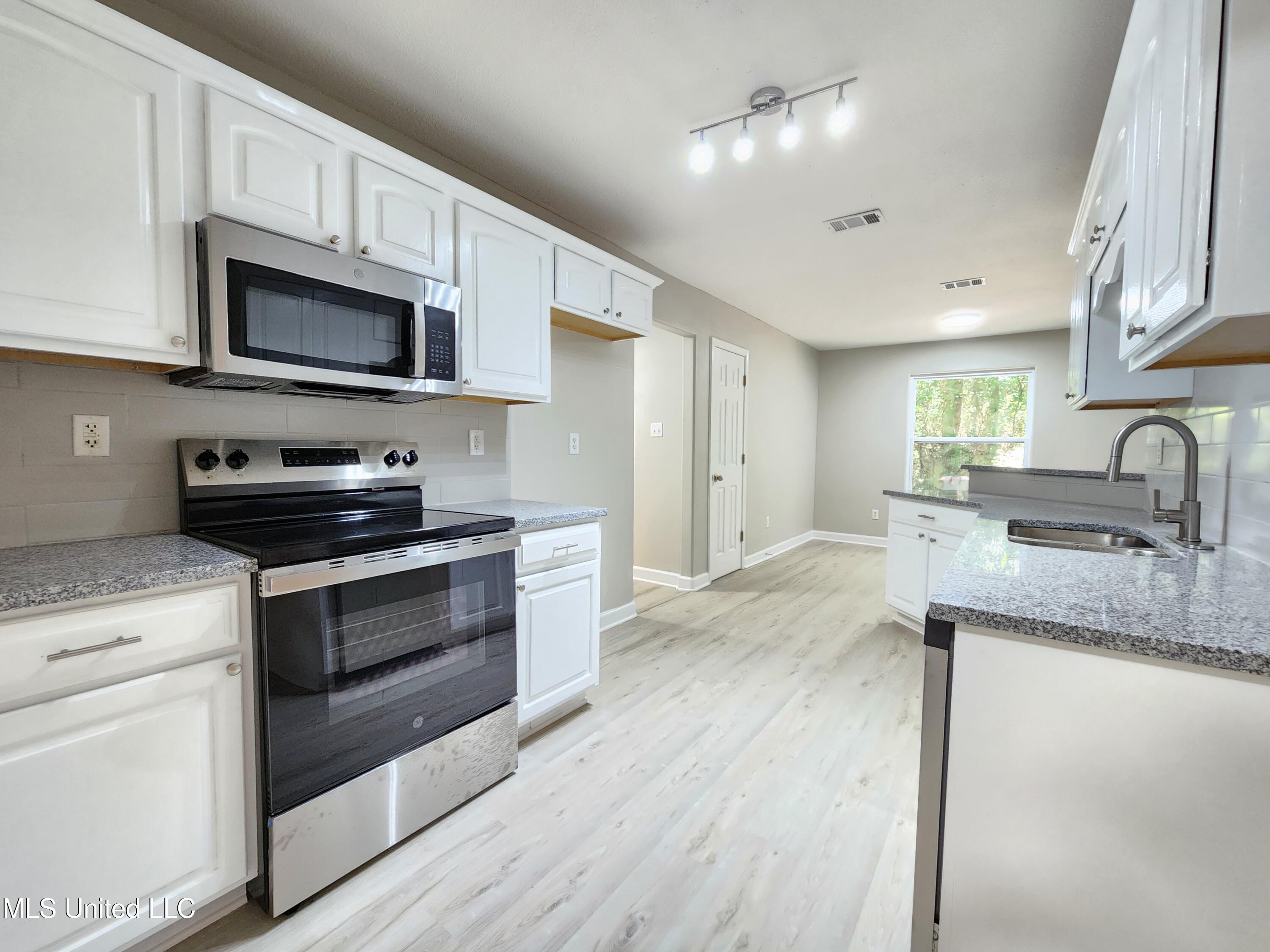 1812 Burnt Oak Drive, Ocean Springs, Mississippi image 15