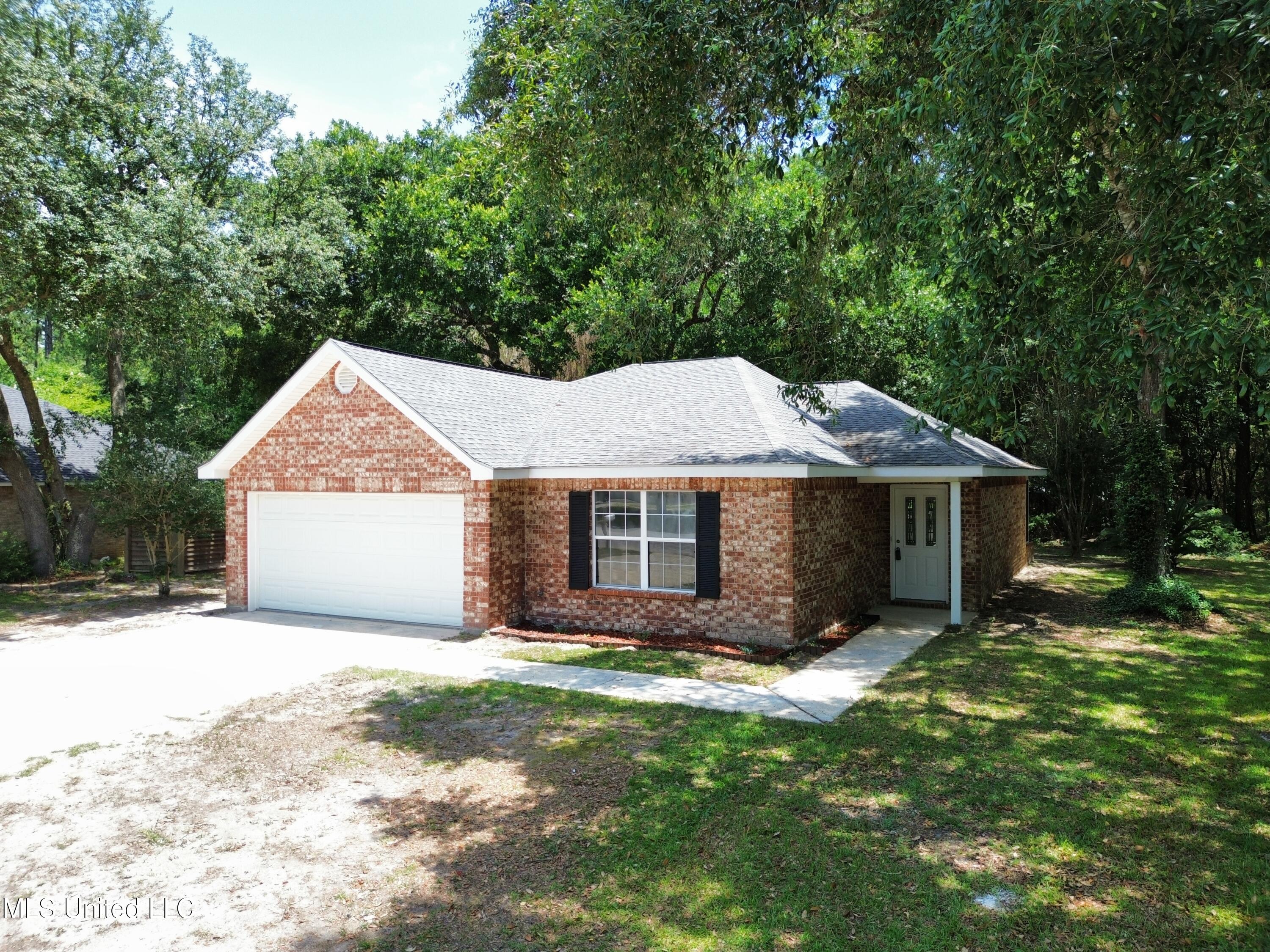 1812 Burnt Oak Drive, Ocean Springs, Mississippi image 2