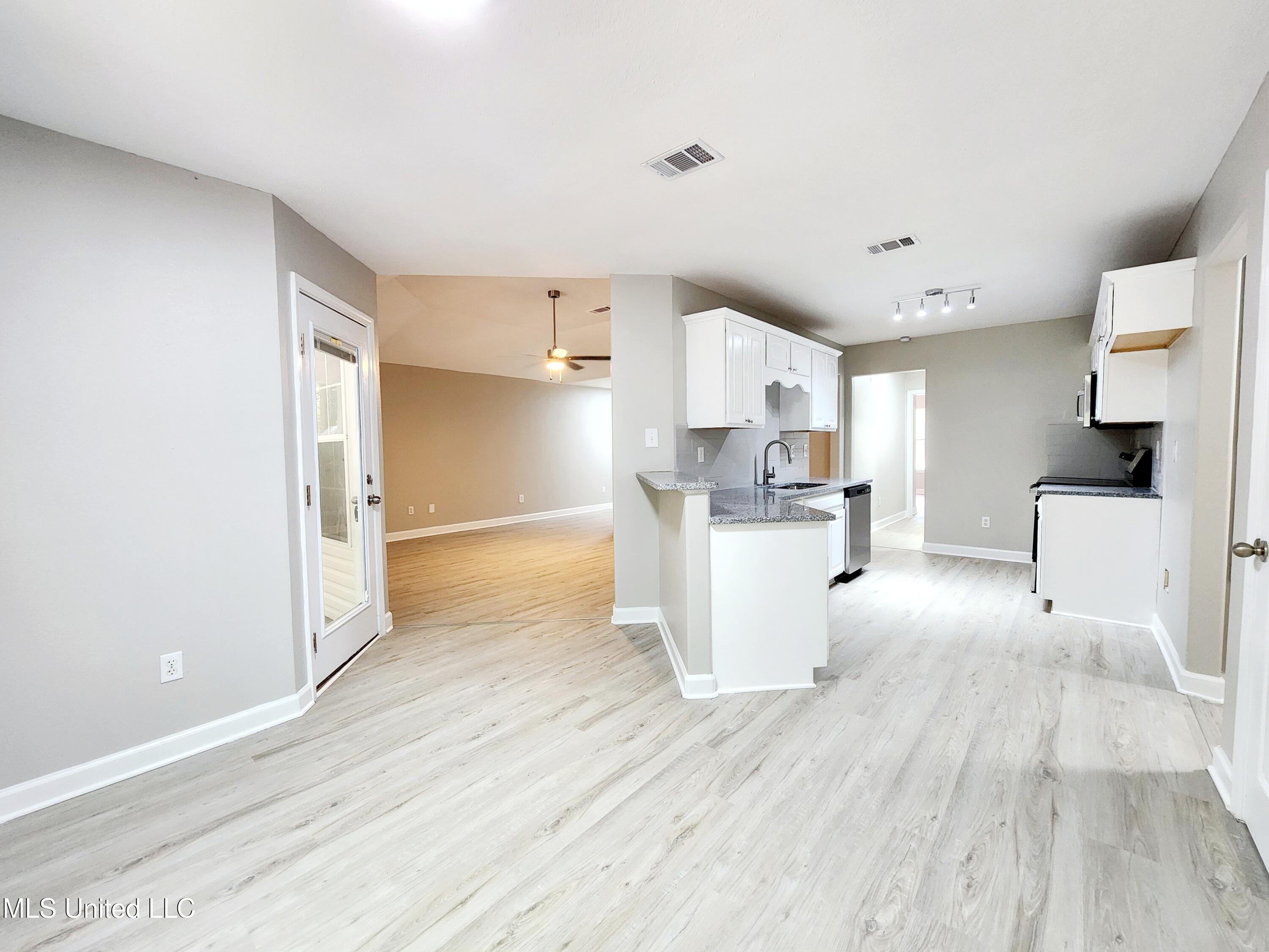 1812 Burnt Oak Drive, Ocean Springs, Mississippi image 17