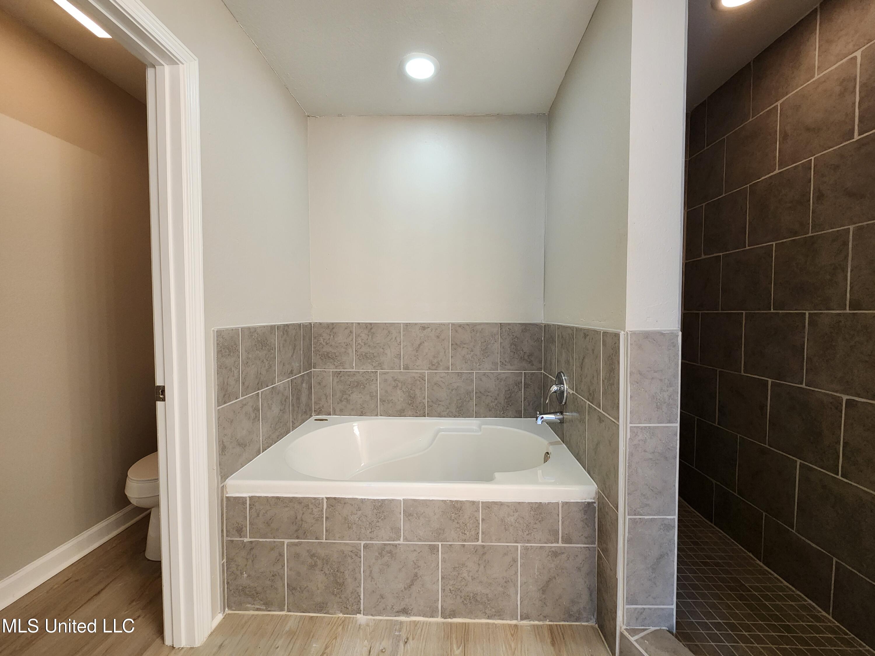 1812 Burnt Oak Drive, Ocean Springs, Mississippi image 23