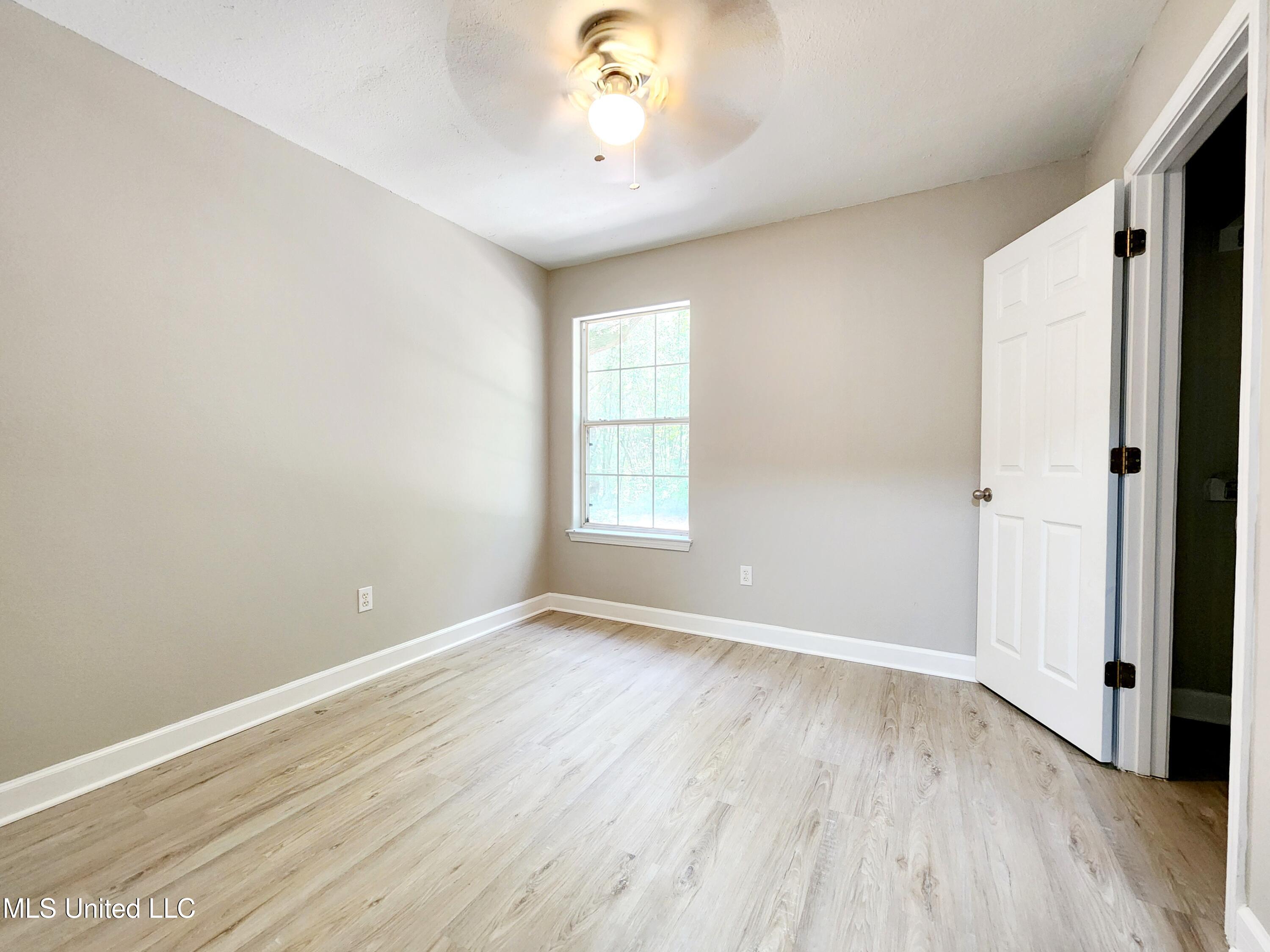 1812 Burnt Oak Drive, Ocean Springs, Mississippi image 27