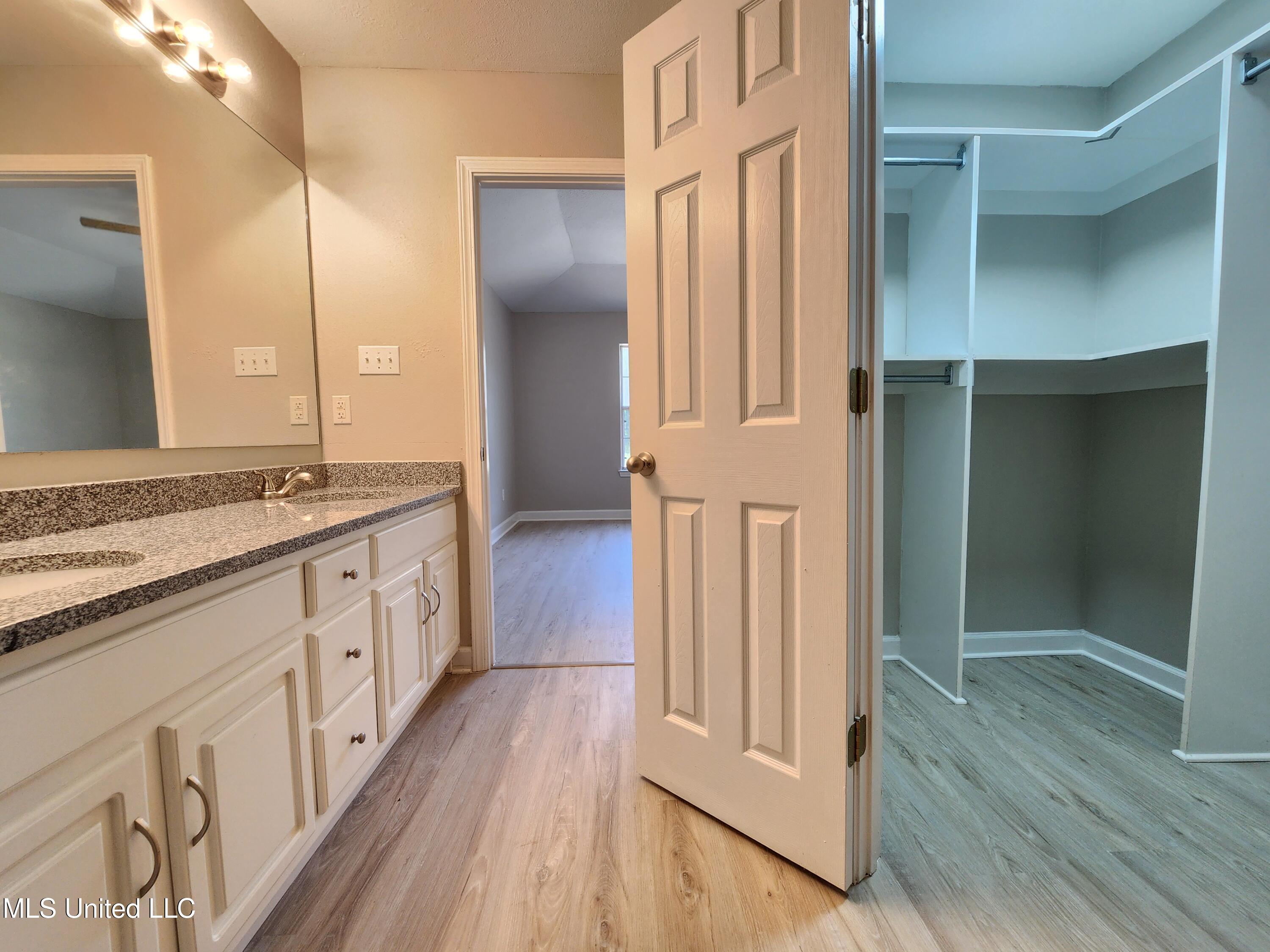 1812 Burnt Oak Drive, Ocean Springs, Mississippi image 22