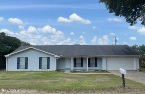 Homes For Sale - 506 Oakbrook Circle<br/> Pike County, McComb, MS 39648