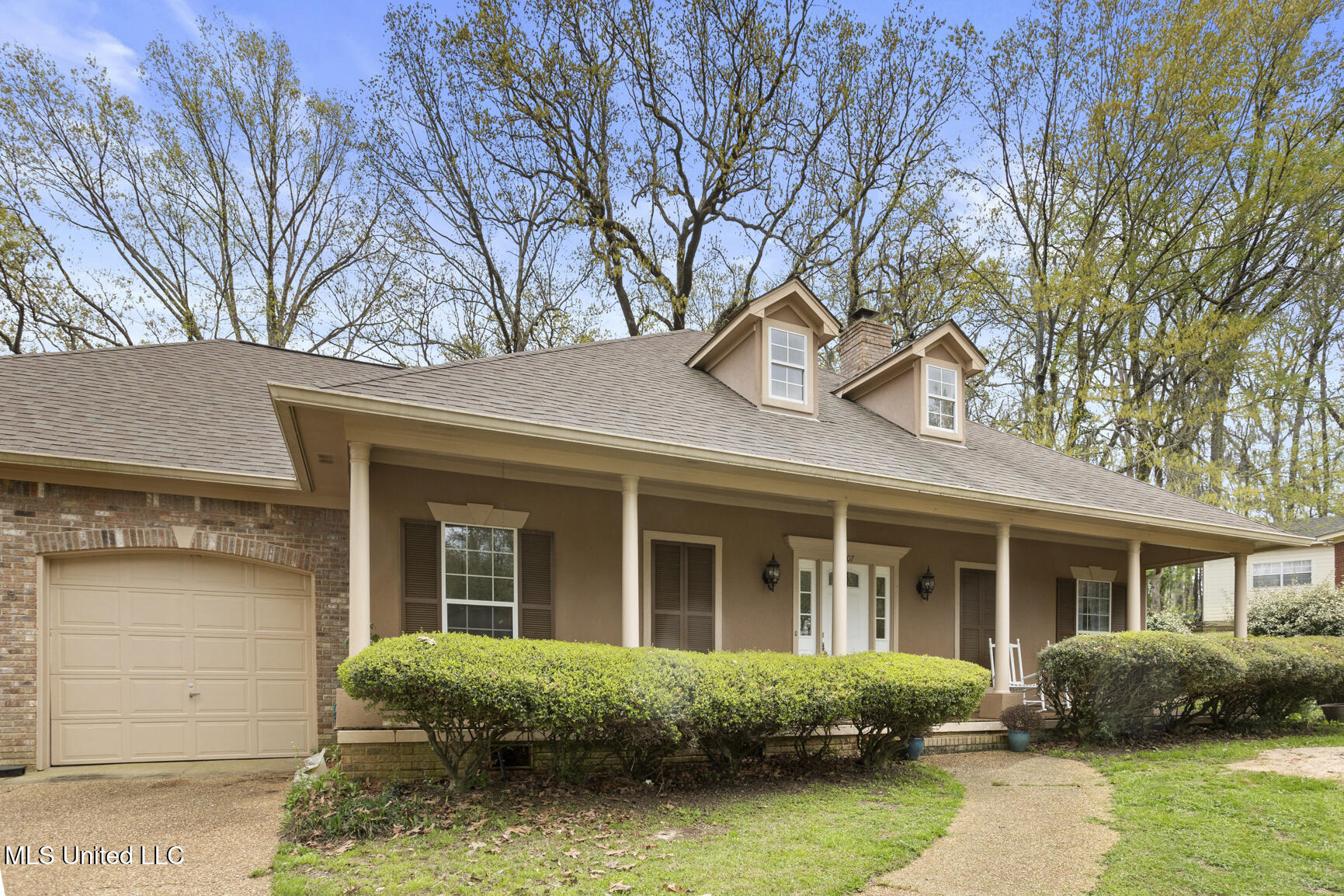 107 Newport Circle, Clinton, Mississippi image 1