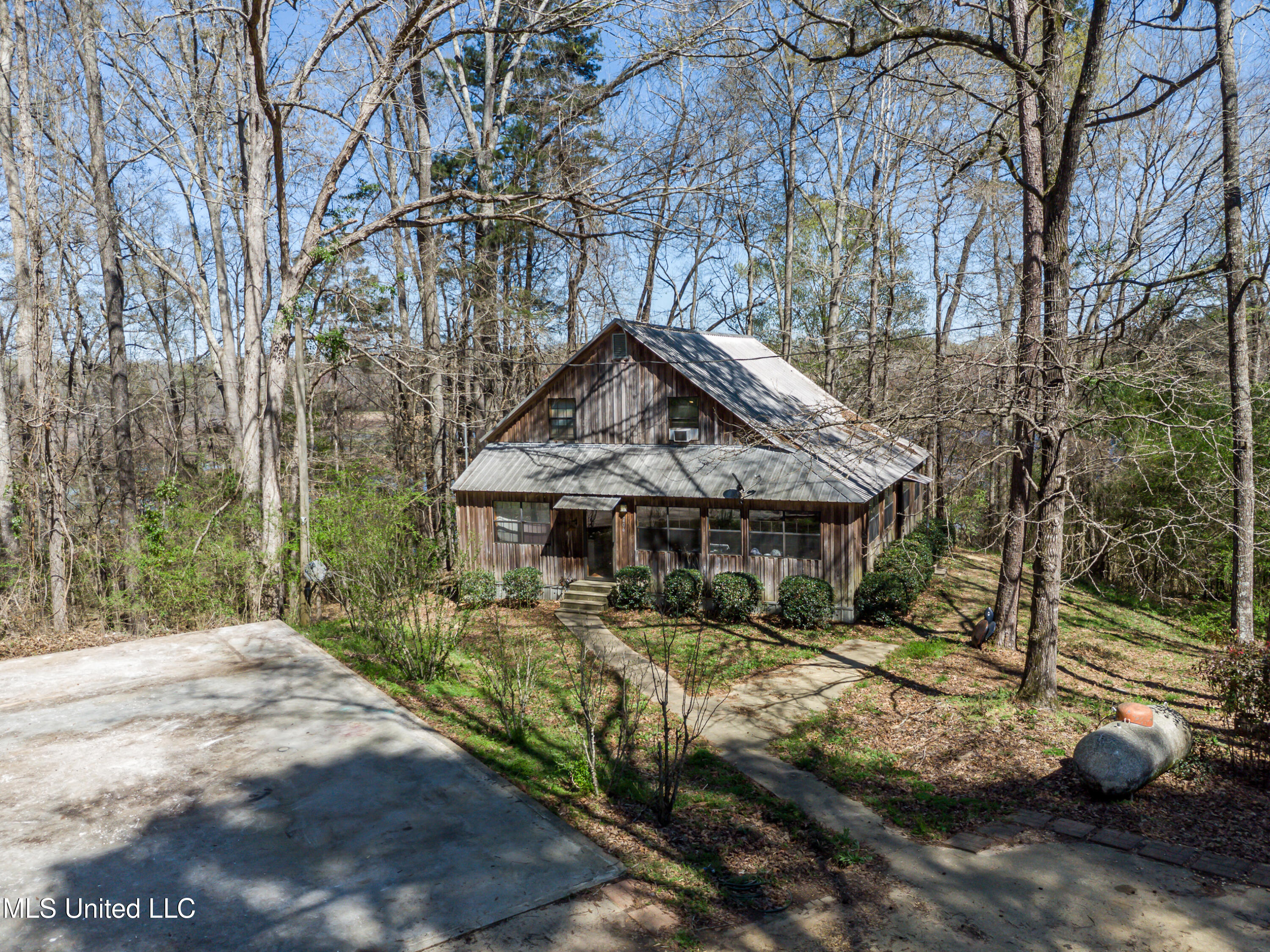 2406 Scr 563, Morton, Mississippi image 2