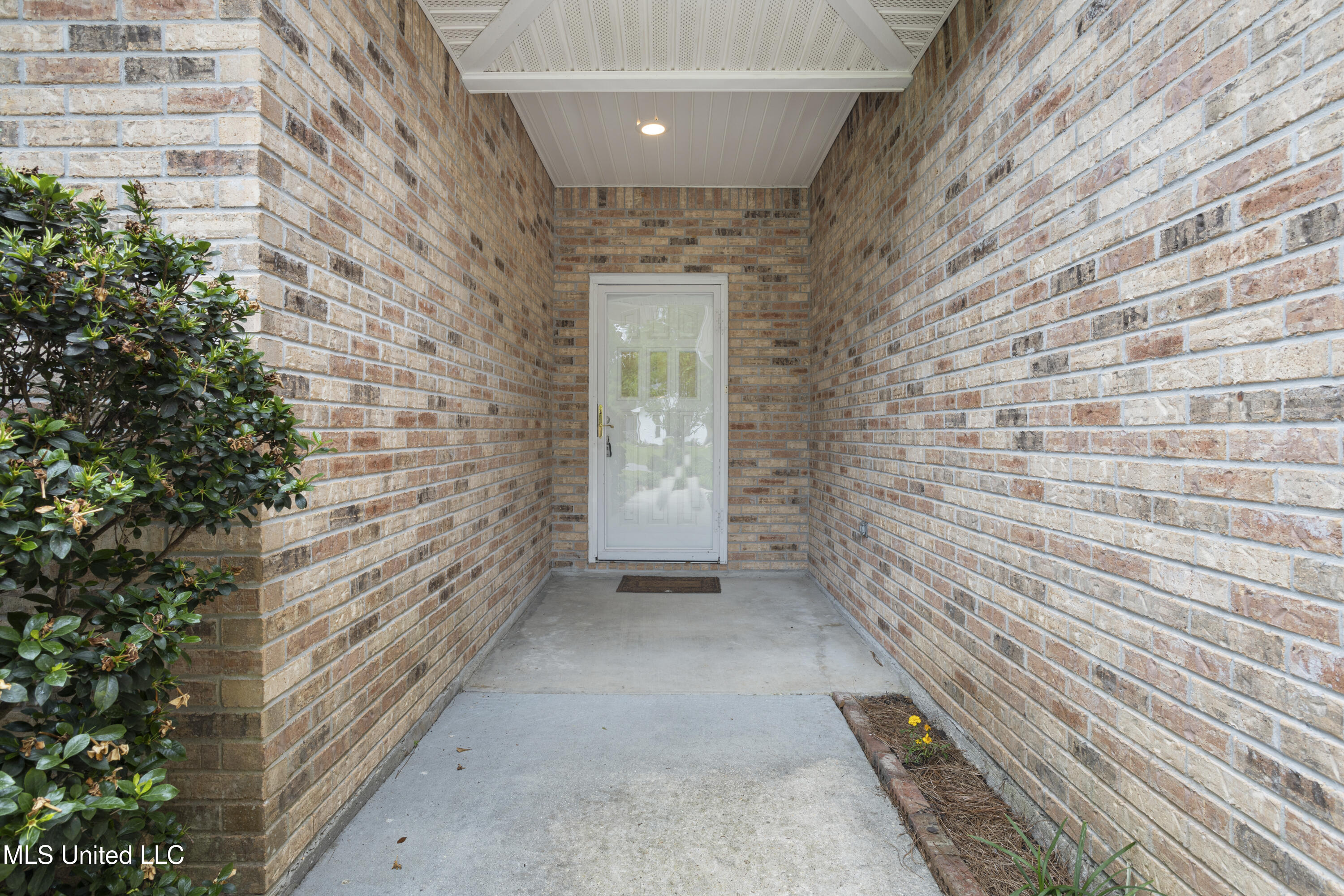 9526 Laa La Place, Diamondhead, Mississippi image 4