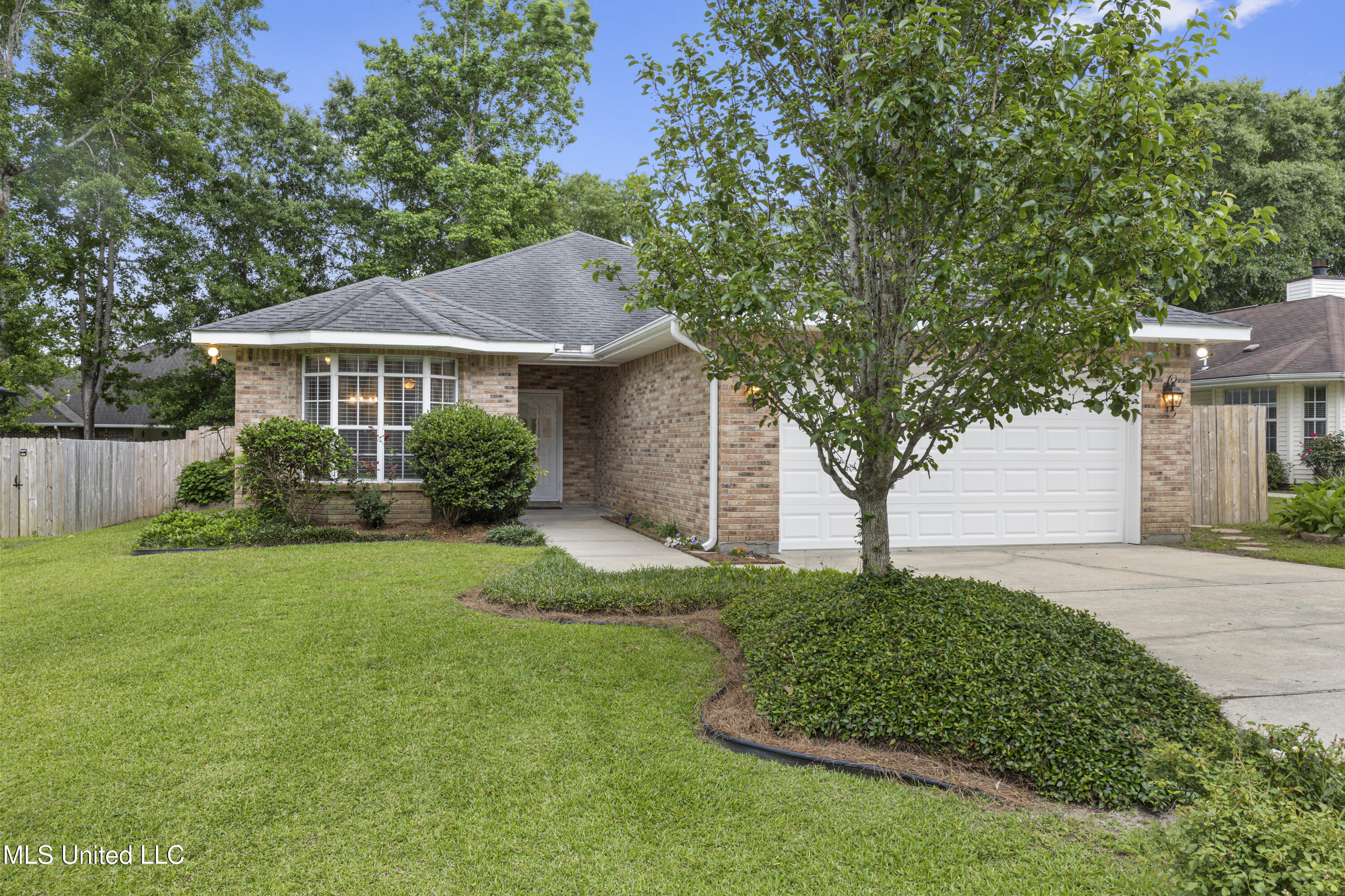 9526 Laa La Place, Diamondhead, Mississippi image 2