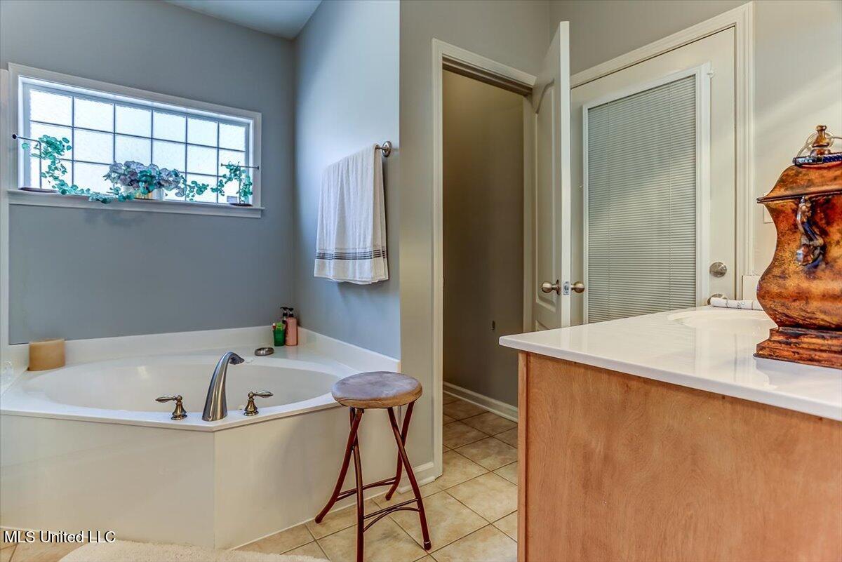 592 Rowan Oak Place, Hernando, Mississippi image 24
