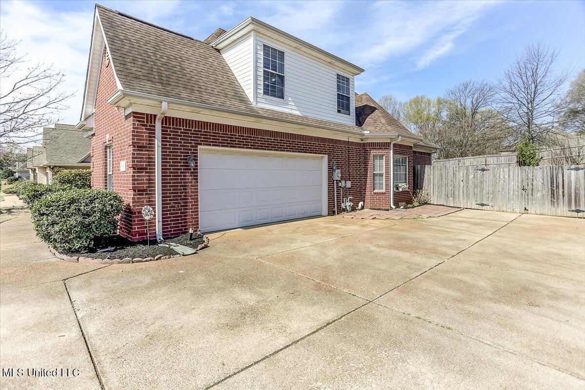 592 Rowan Oak Place, Hernando, Mississippi image 4