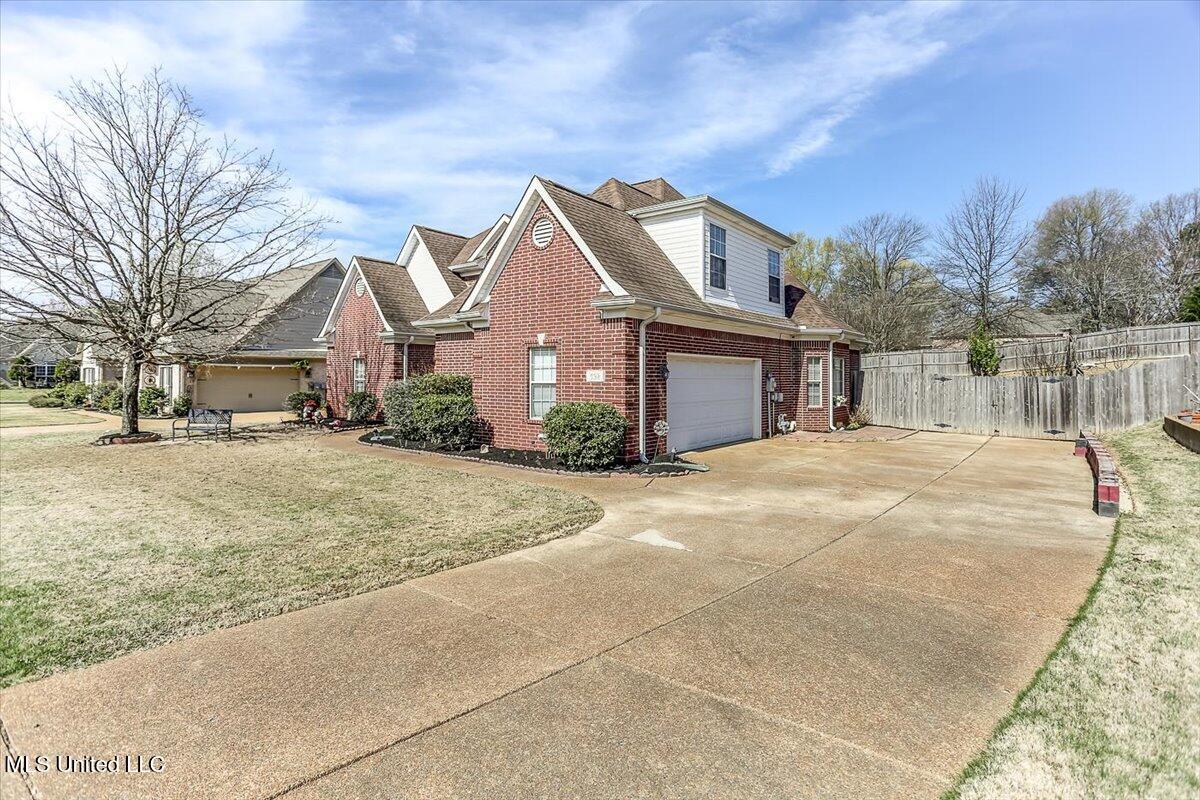 592 Rowan Oak Place, Hernando, Mississippi image 3